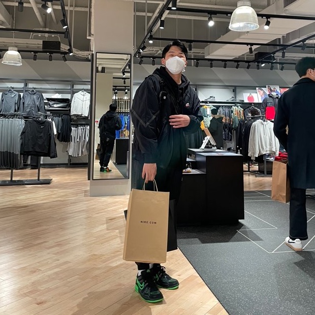 Nike x Off-White Air Rubber Dunk Green Strike 착용 스타일