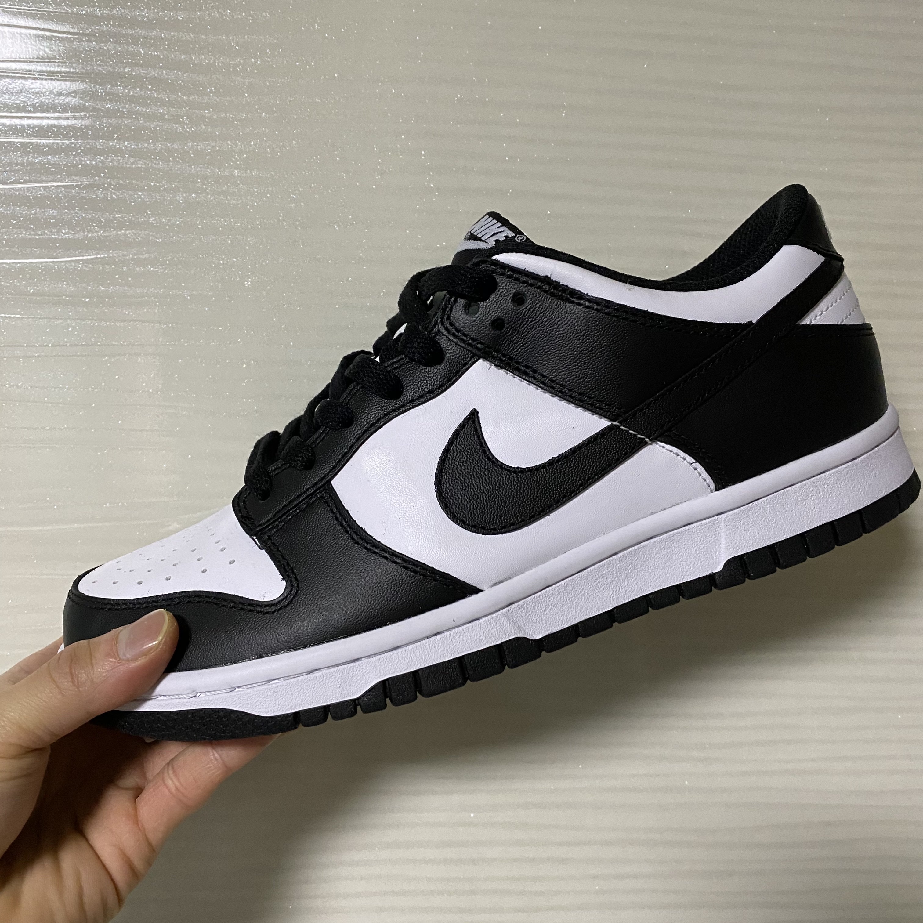 (GS) Nike Dunk Low Black 착용 스타일 - 1