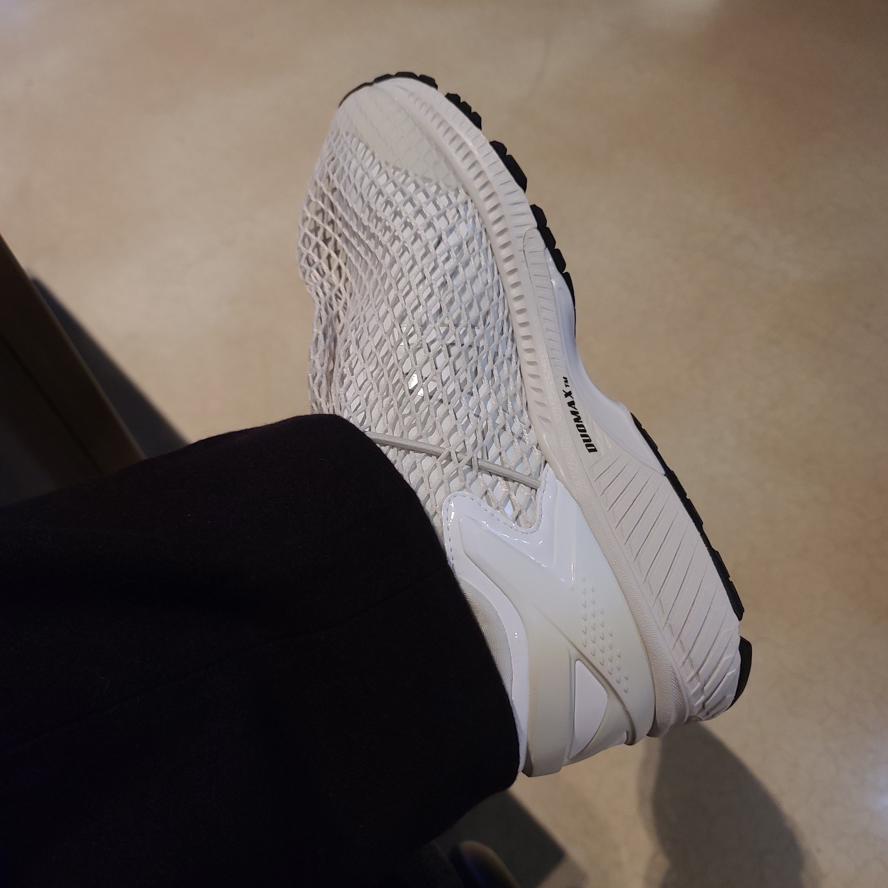 Asics x Vivienne Westwood Gel-Kayano 26 Birch White 착용 스타일 - 2