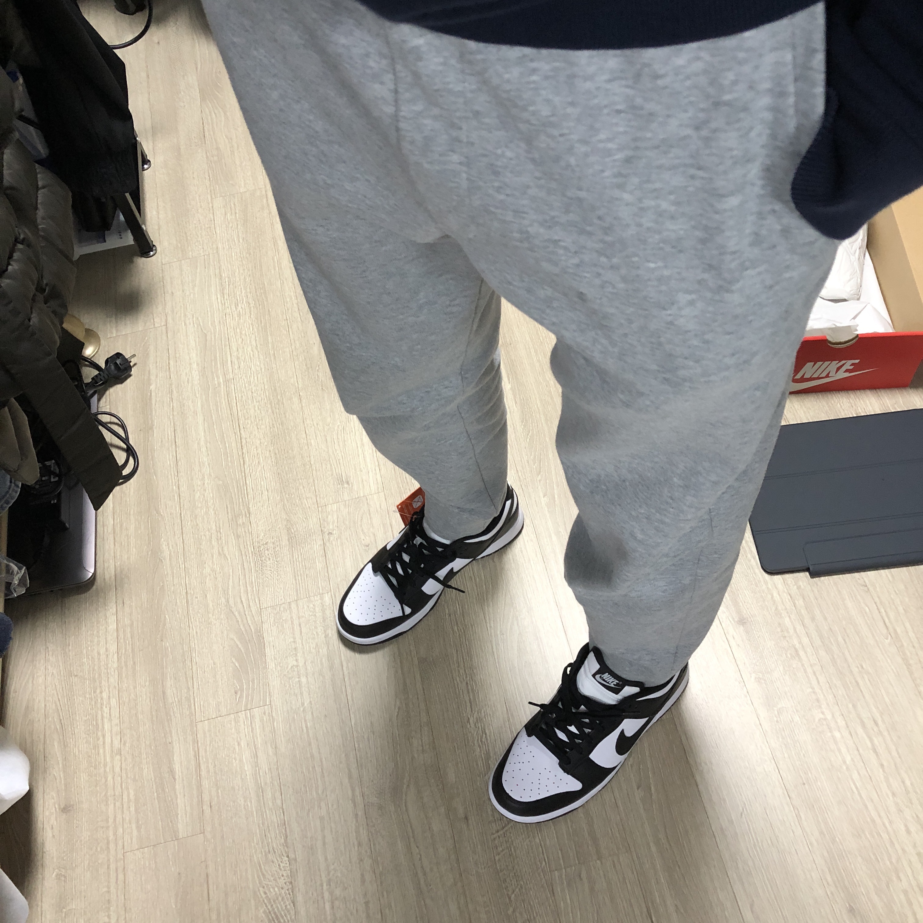 Nike Dunk Low Retro Black 착용 스타일 - 2