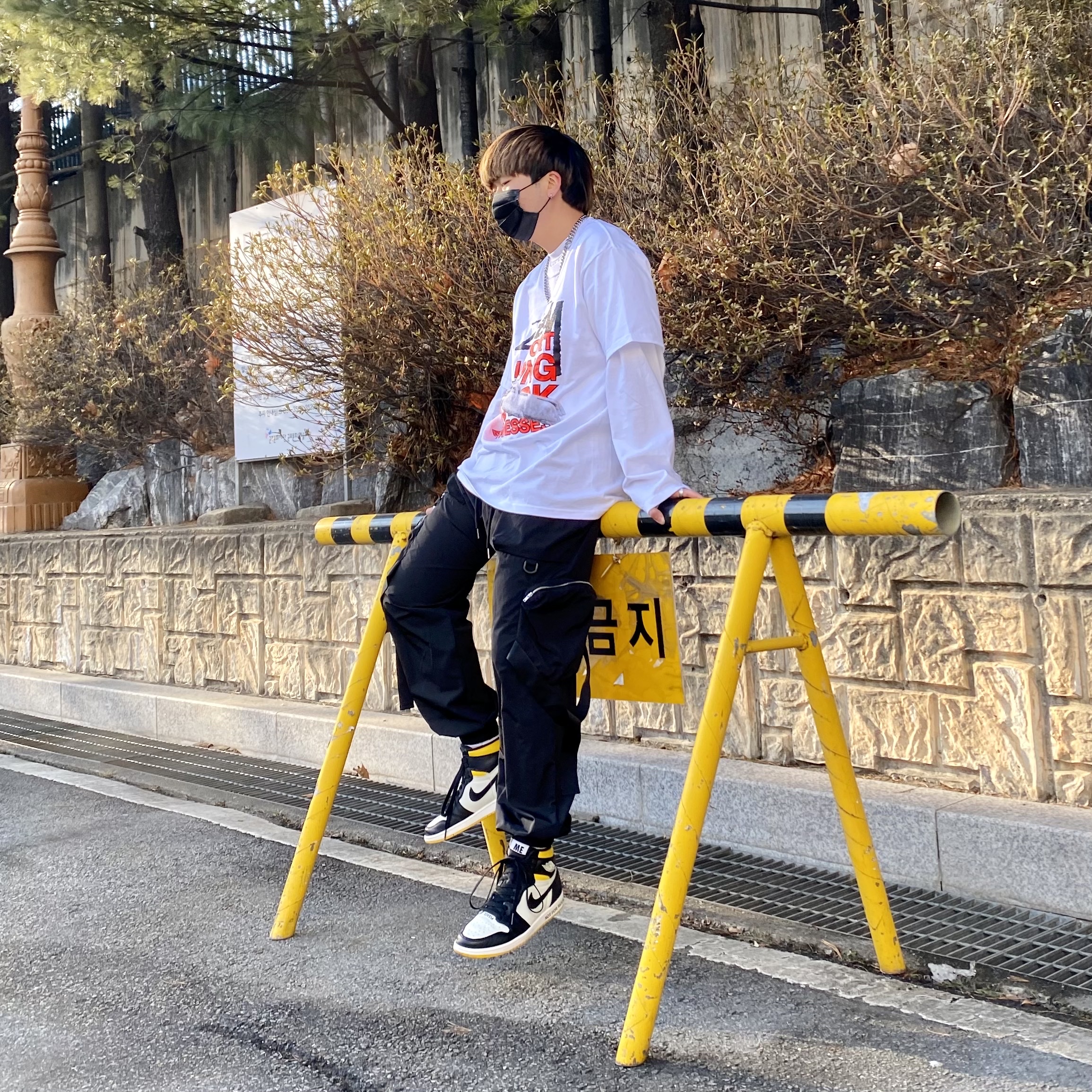 Stussy x Off-White 40 WT T-Shirt, Jordan 1 Retro High Not for Resale Varsity Maize 착용 스타일