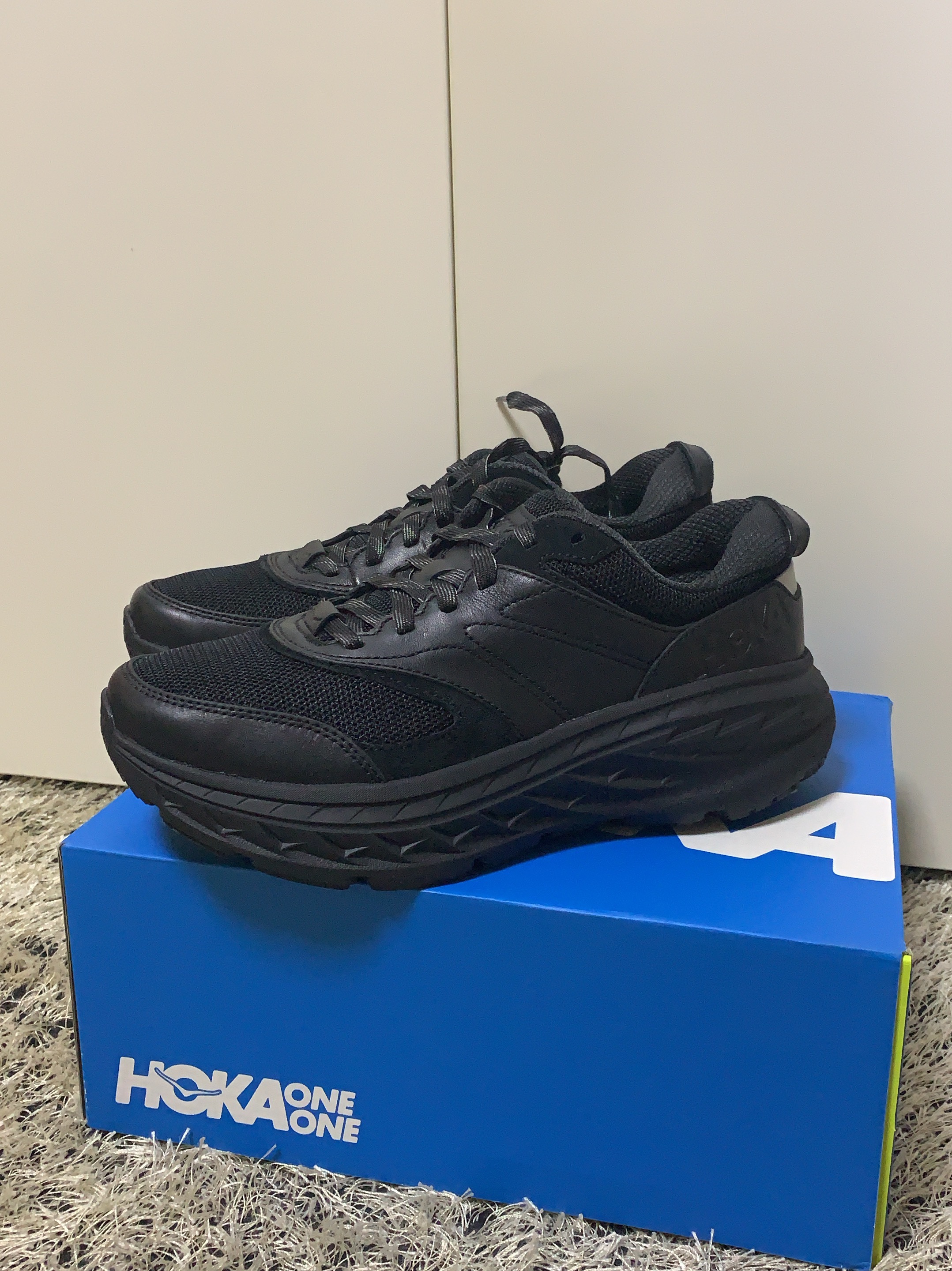 Hoka Bondi 6 Black 착용 스타일
