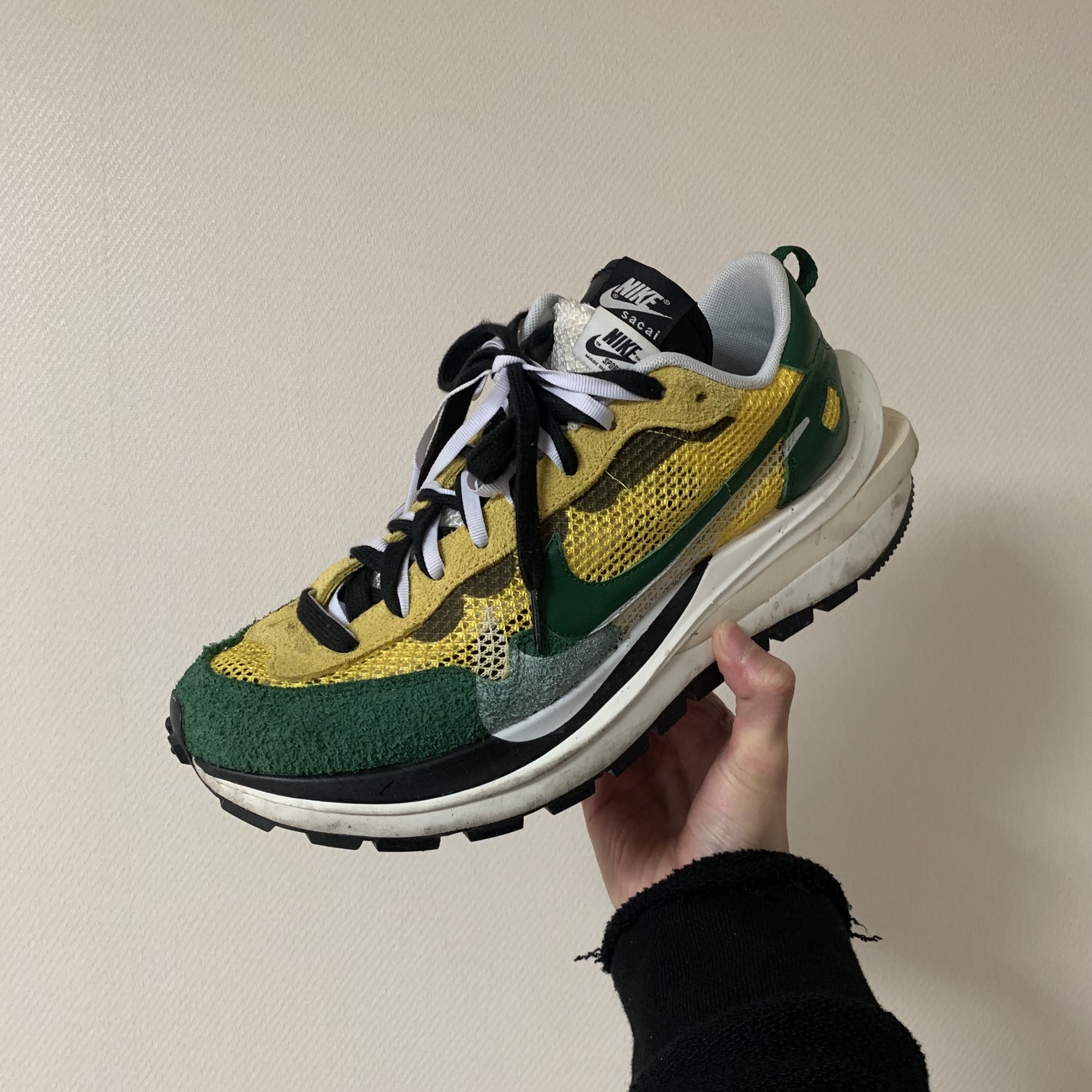 Nike x Sacai VaporWaffle Tour Yellow & Gorge Green Sail 착용 스타일