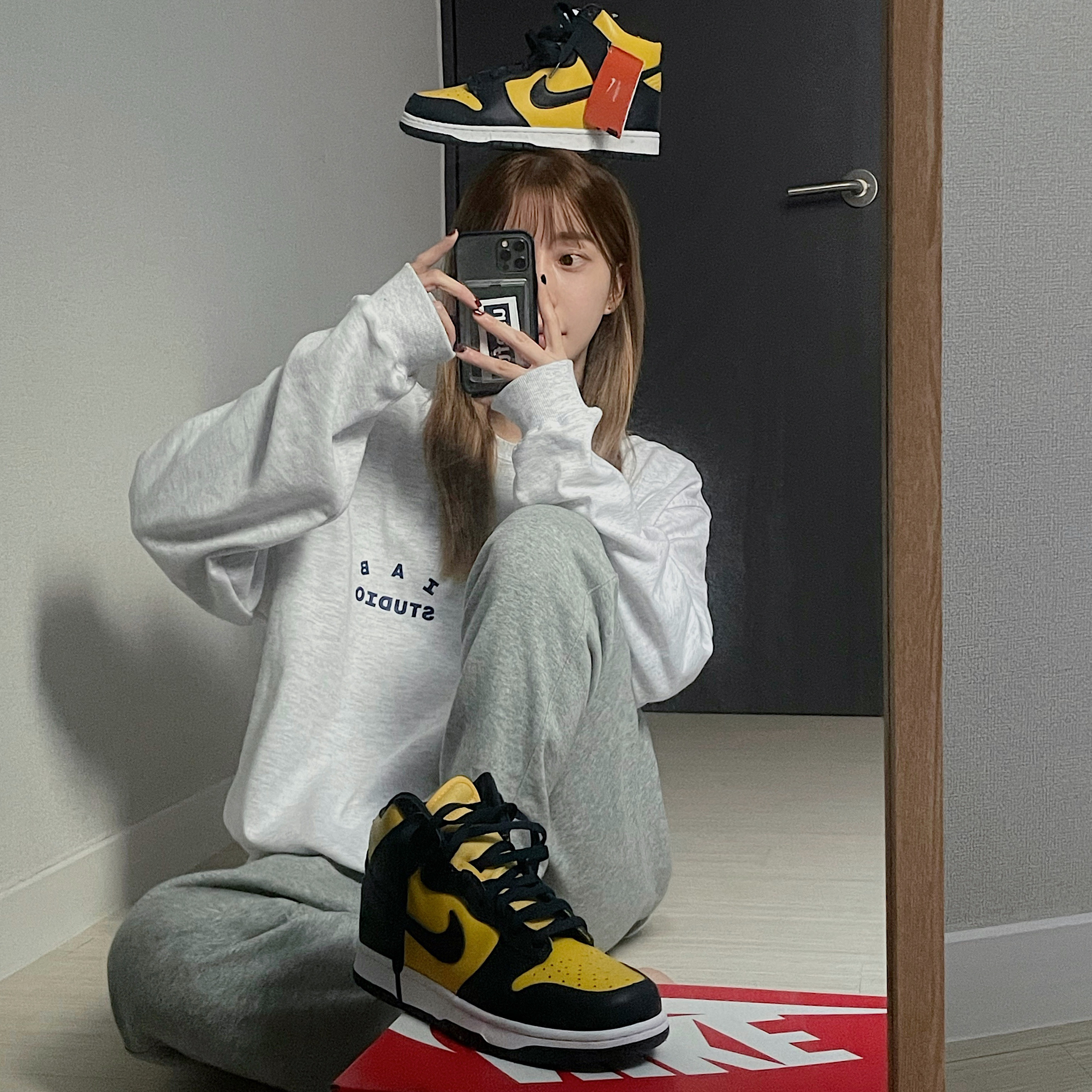 Nike Dunk High SP Maize & Blue, IAB Studio Long Sleeve Light Gray 착용 스타일