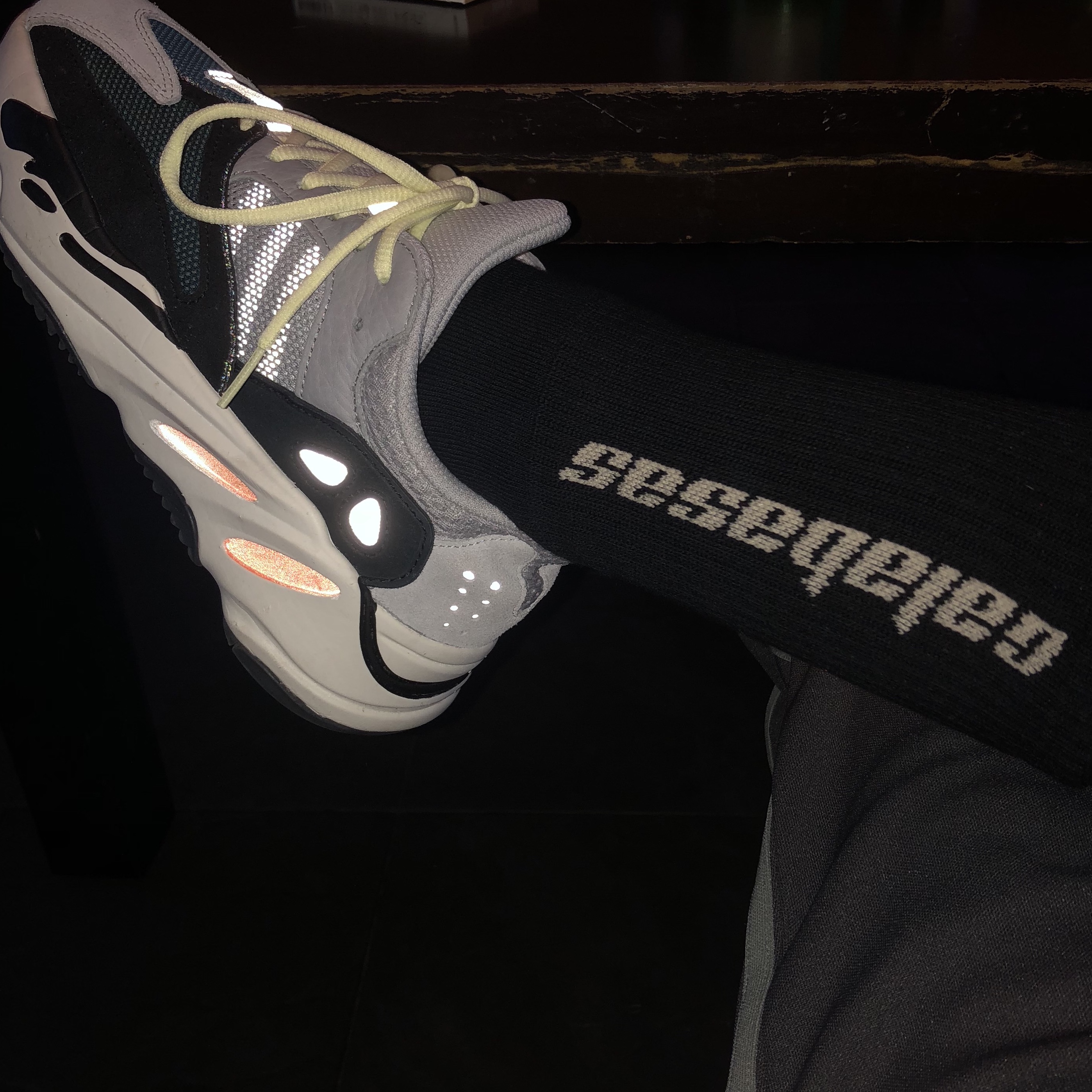 Adidas Yeezy Boost 700 Wave Runner Solid Grey 2017/2019, Adidas Yeezy Boost 700 Mauve 착용 스타일 - 1