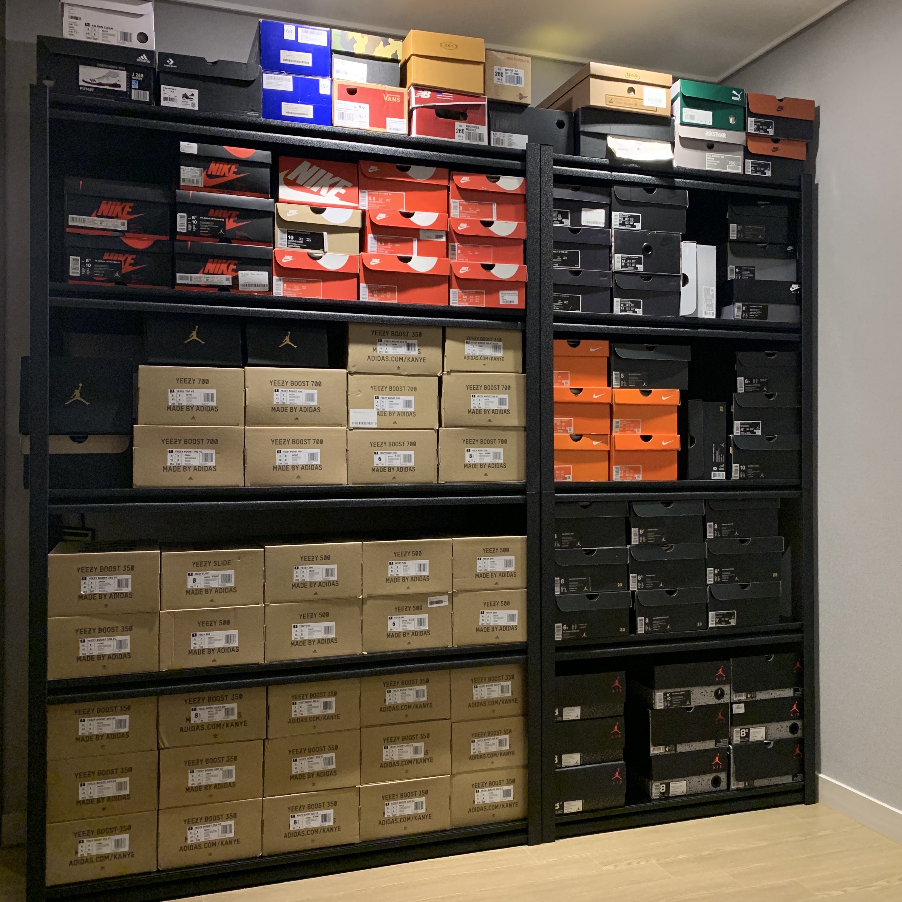 Adidas Yeezy 500 Utility Black 2018/2020, Adidas Yeezy Boost 350 V2 Zebra 2017/2019/2020 착용 스타일