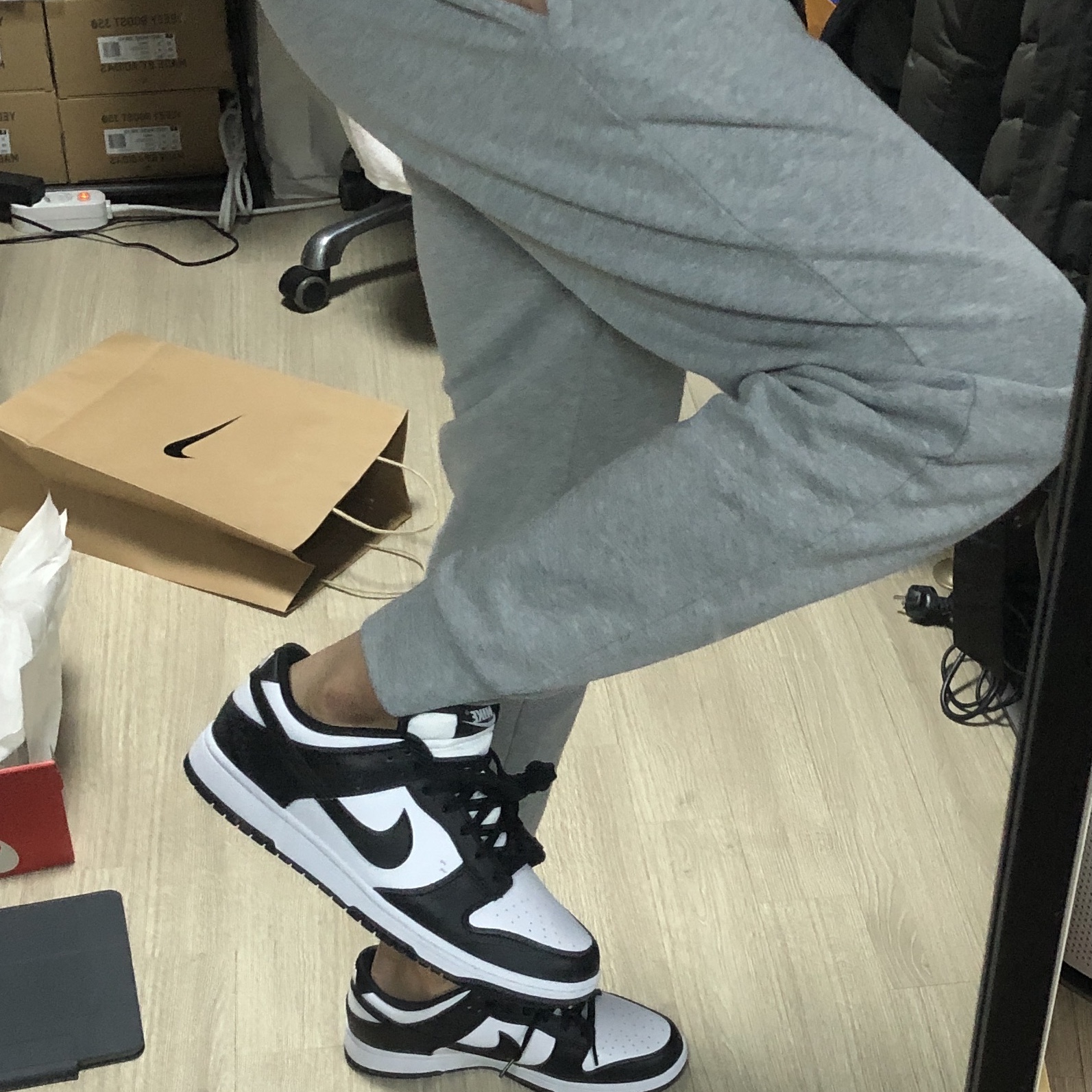 Nike Dunk Low Retro Black 착용 스타일 - 1