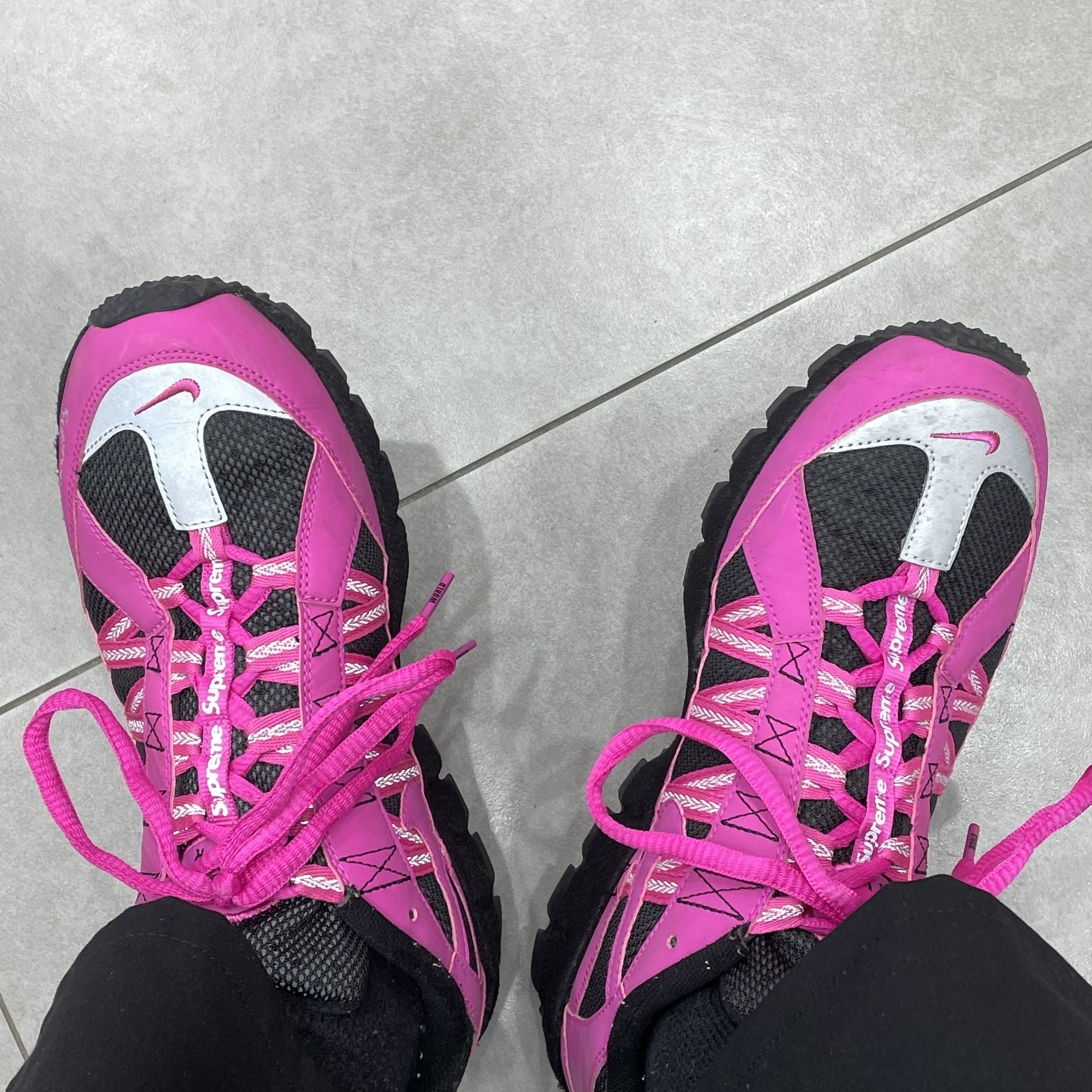 Nike x Supreme Air Humara 17 Fire Pink 착용 스타일