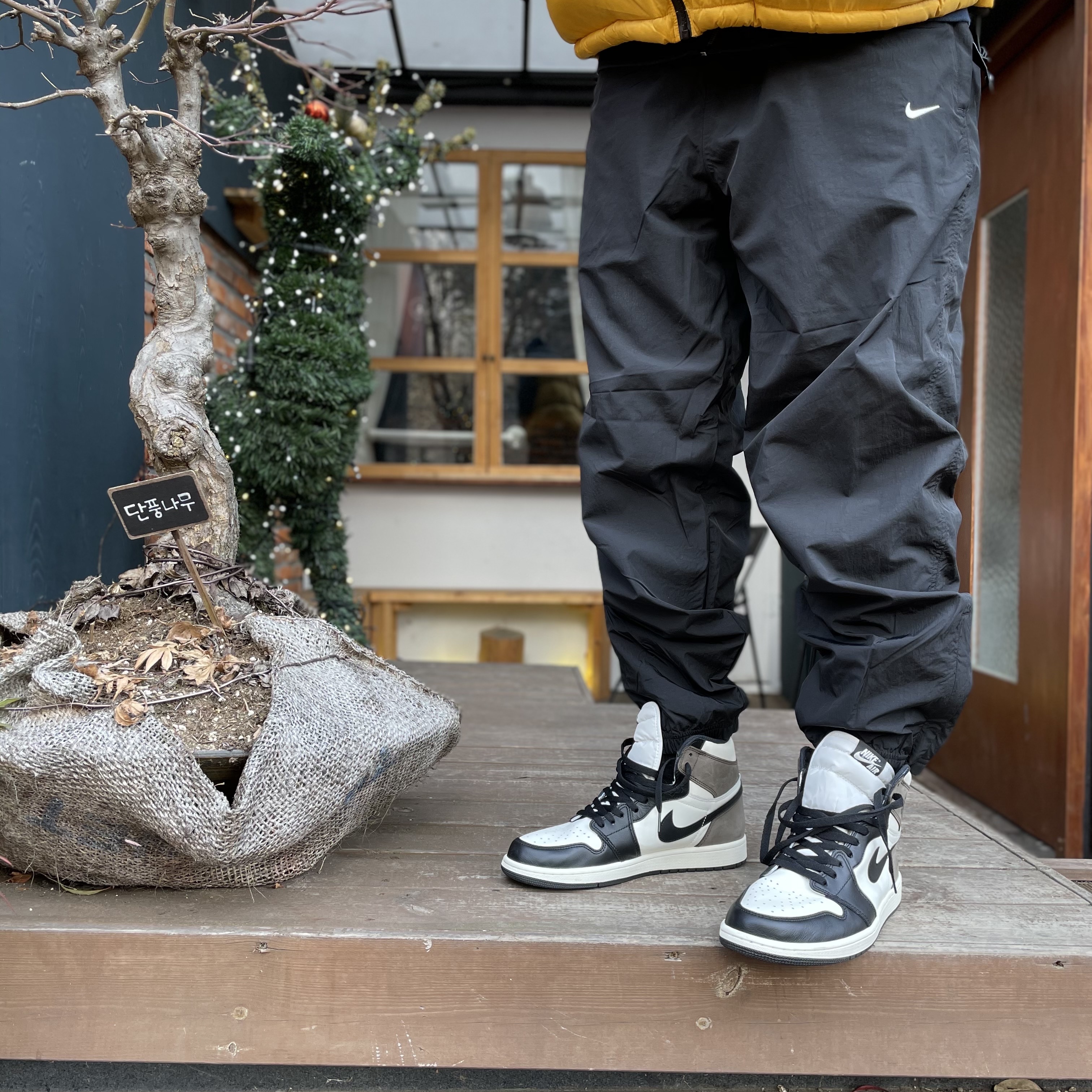 Jordan 1 Retro High OG Black Mocha 착용 스타일