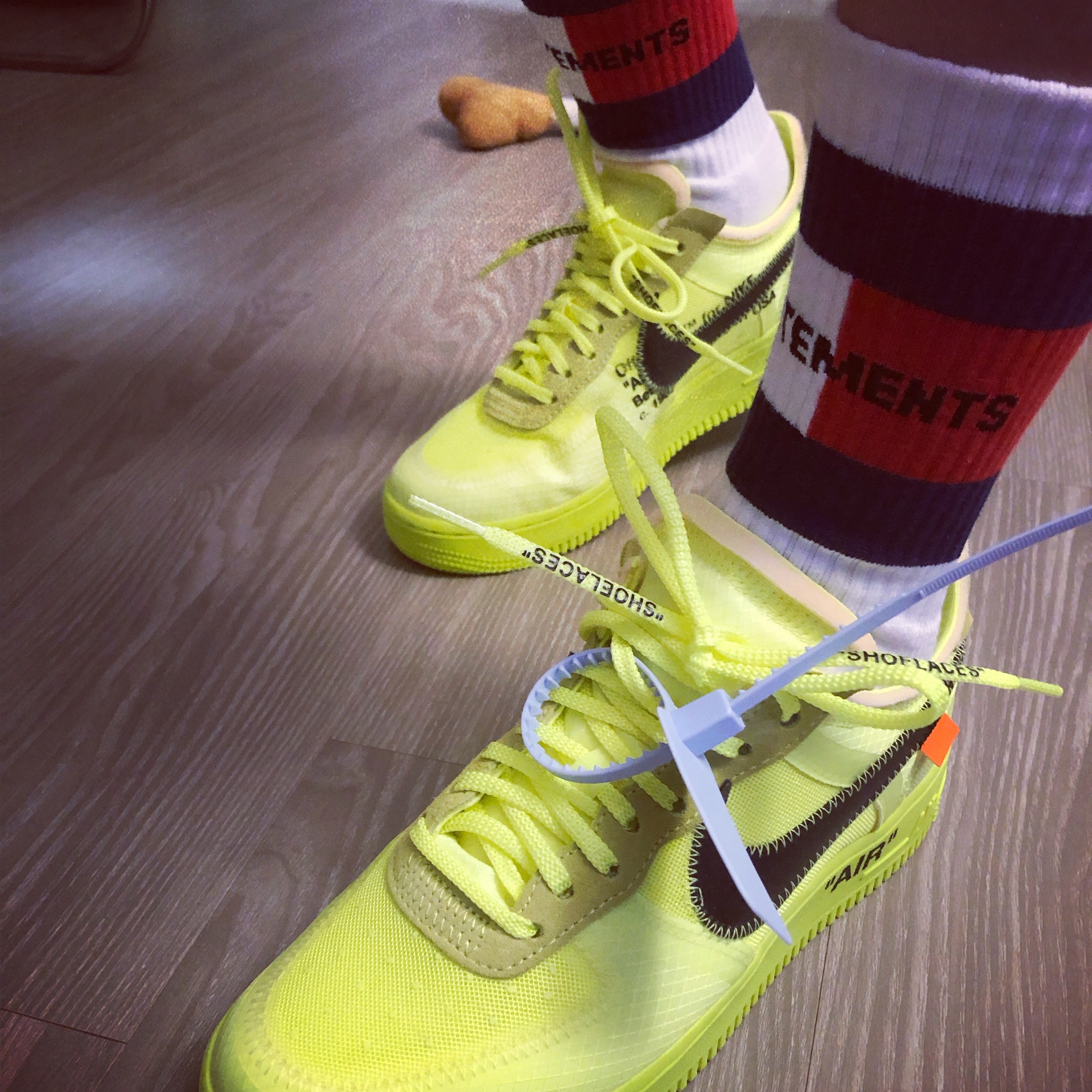 Nike x Off-White Air Force 1 Low Volt 착용 스타일
