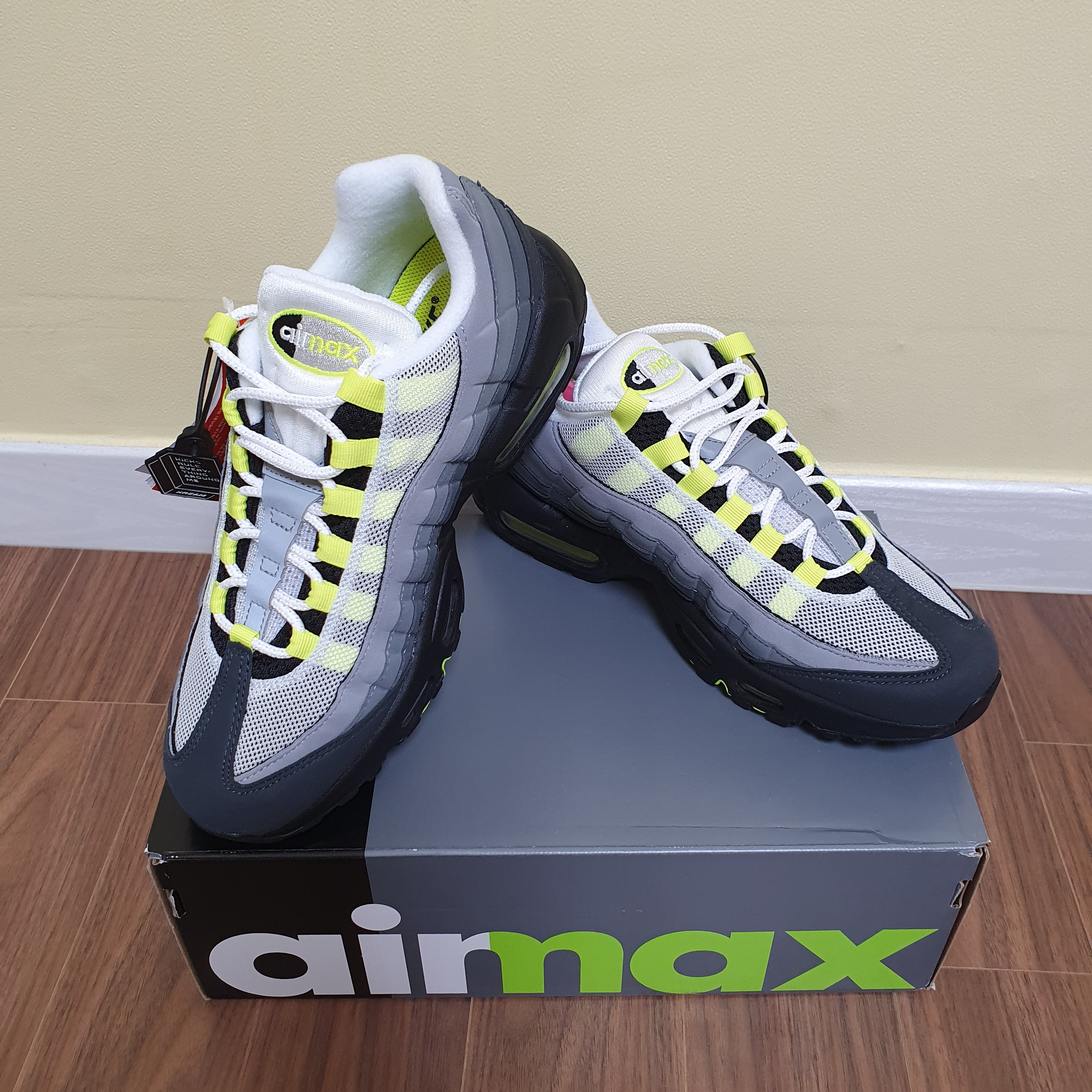 Nike Air Max 95 OG Neon Yellow 2020 착용 스타일