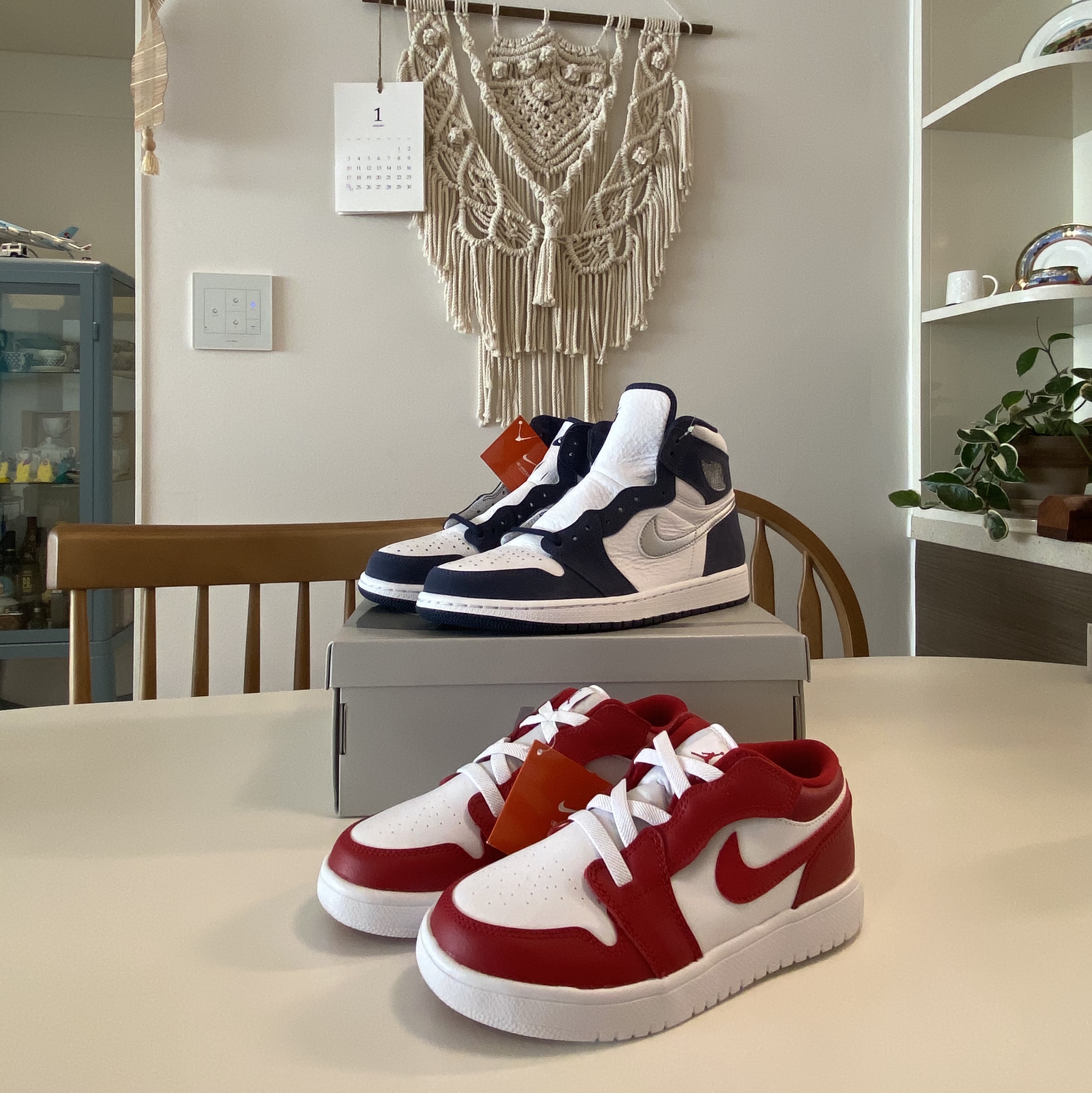 Jordan 1 Retro High OG CO.JP Midnight Navy, Jordan 1 Low Gym Red White 착용 스타일
