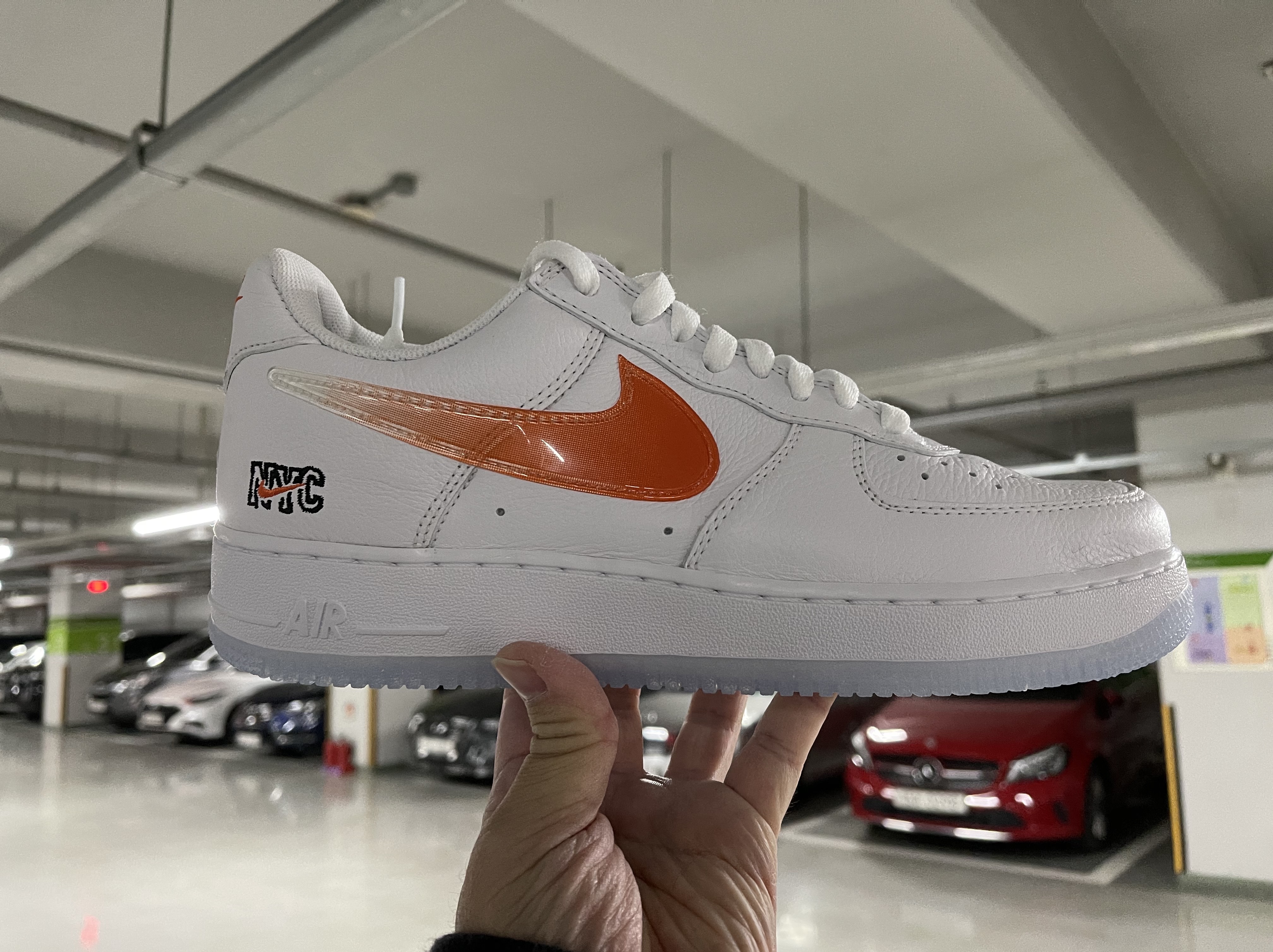 Nike x Kith Air Force 1 Low NYC White 착용 스타일 - 1