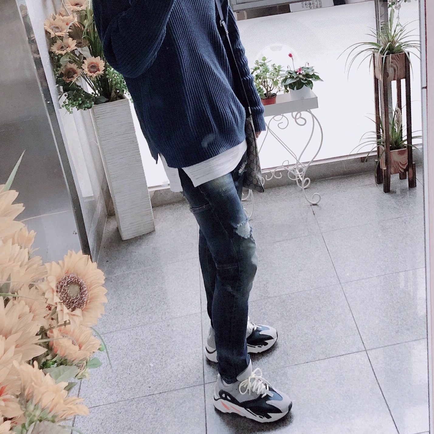 Adidas Yeezy Boost 700 Wave Runner Solid Grey 2017/2019 착용 스타일