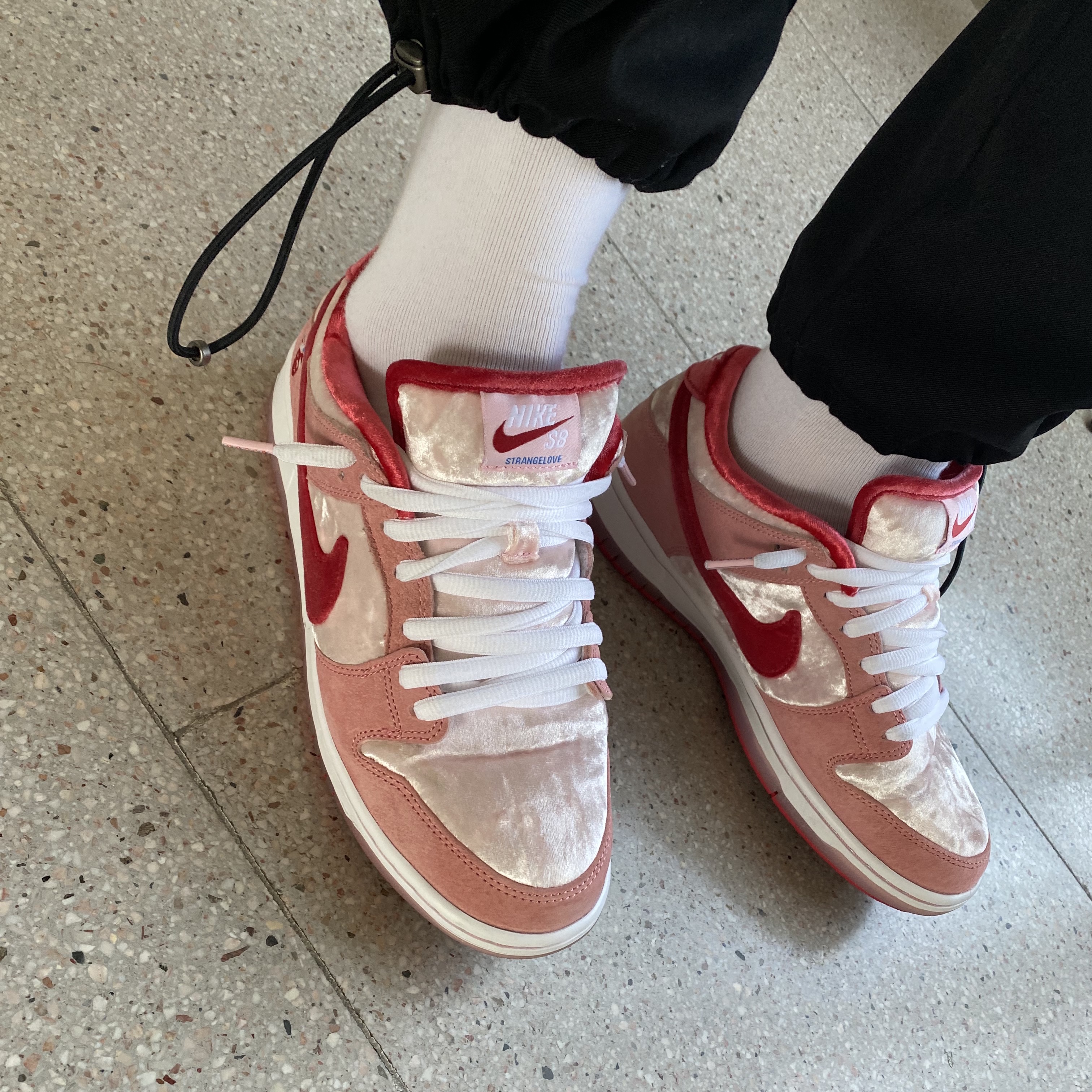 Nike x StrangeLove SB Dunk Low Pink (Regular Box) 착용 스타일 - 1