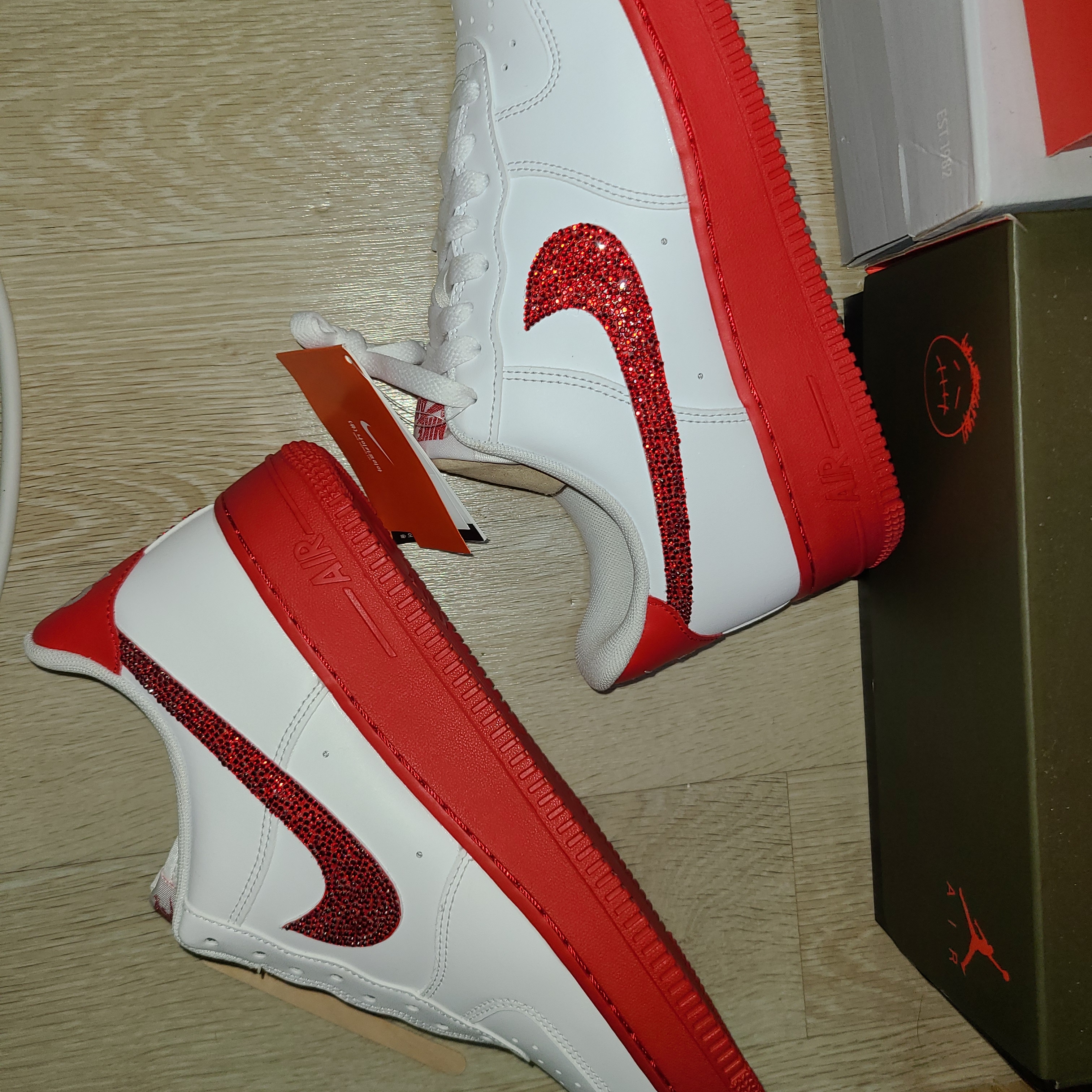 Nike Air Force 1 Low White Red Midsole 착용 스타일