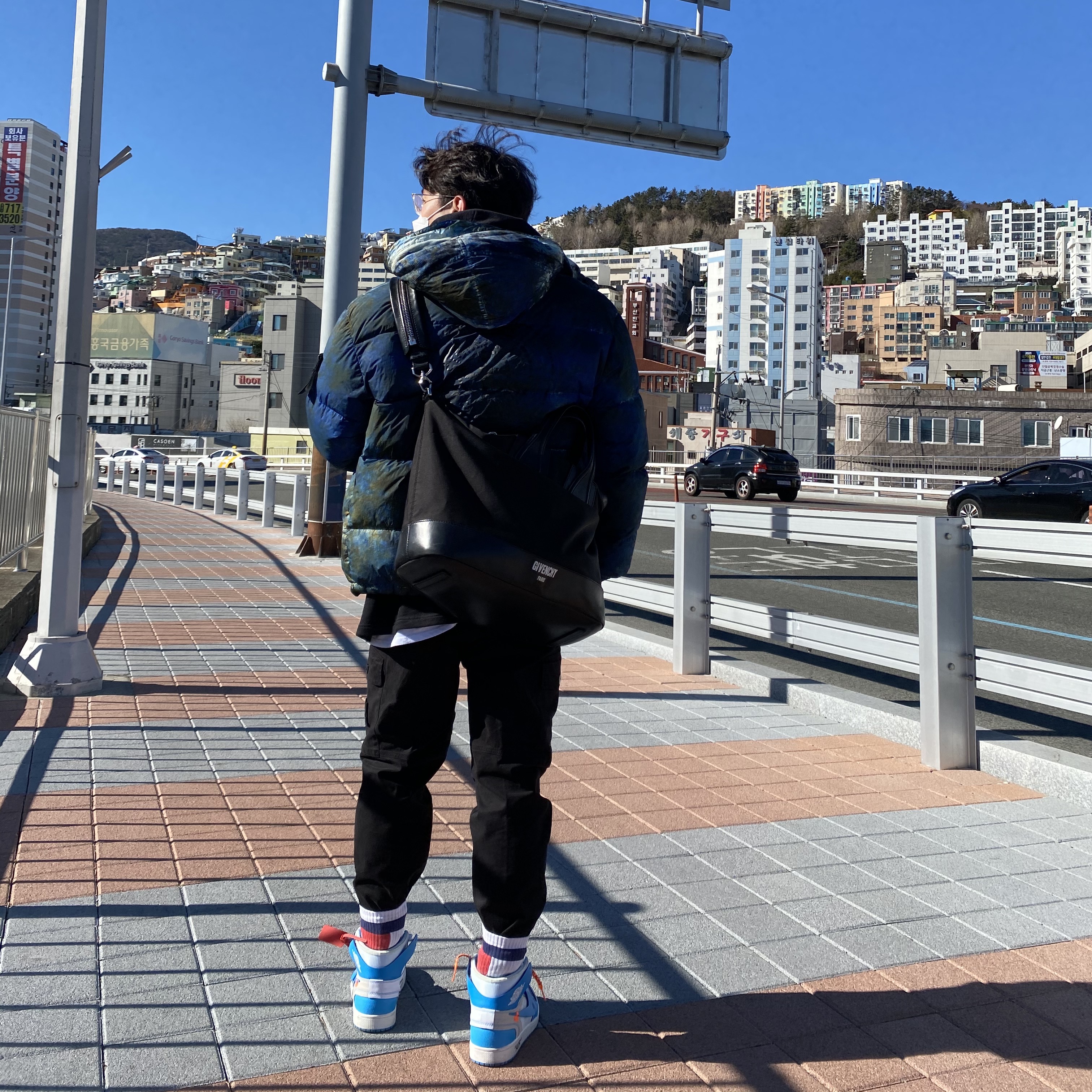 Supreme x Stone Island Painted Camo Crinkle Down Jacket Dark Teal - 20FW, Jordan 1 x Off-White Retro High University Blue 착용 스타일 - 2