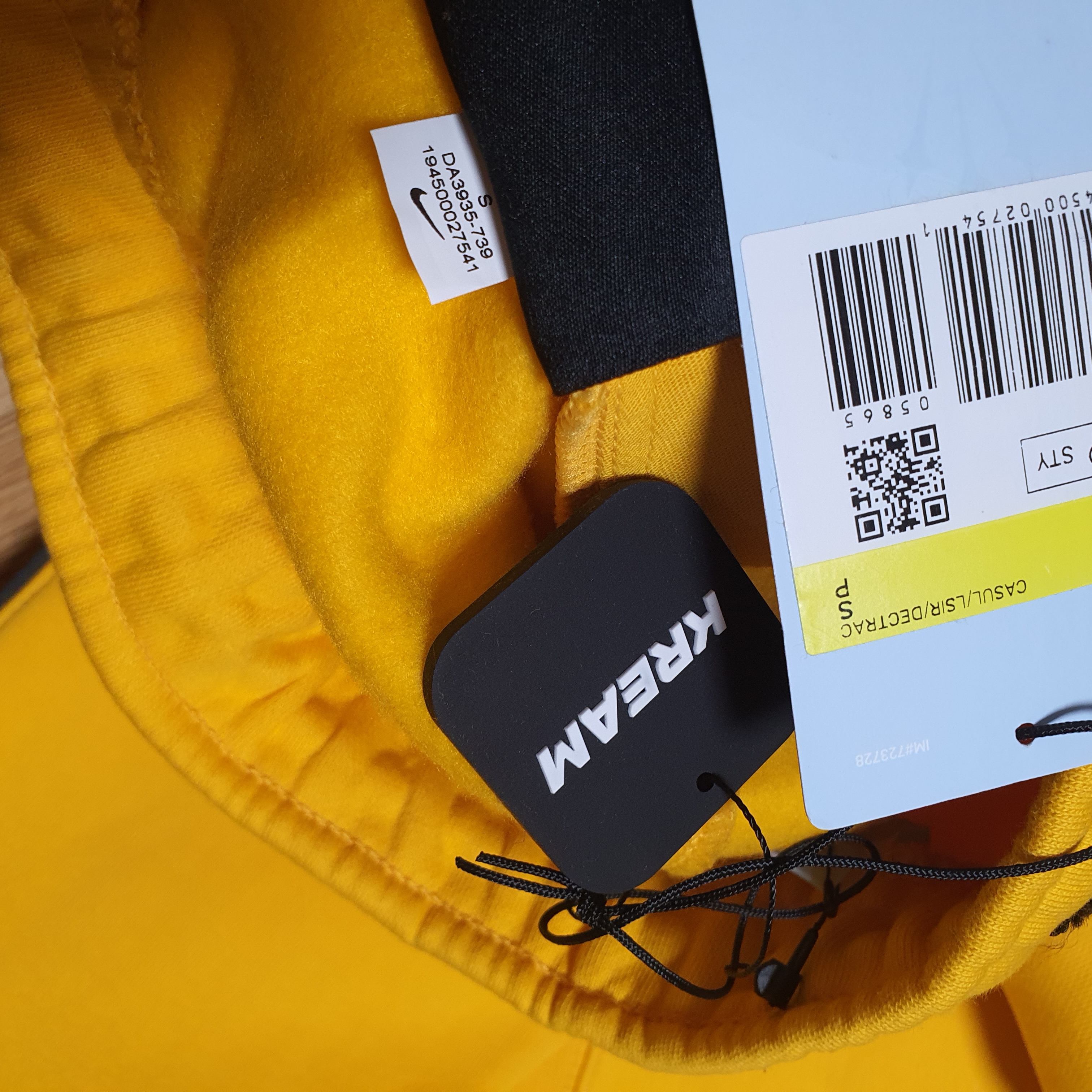Nike x Drake Nocta Puffer Jacket University Gold - Asia, Nike x Drake Nocta Essential Hoodie Black - Asia 착용 스타일 - 2