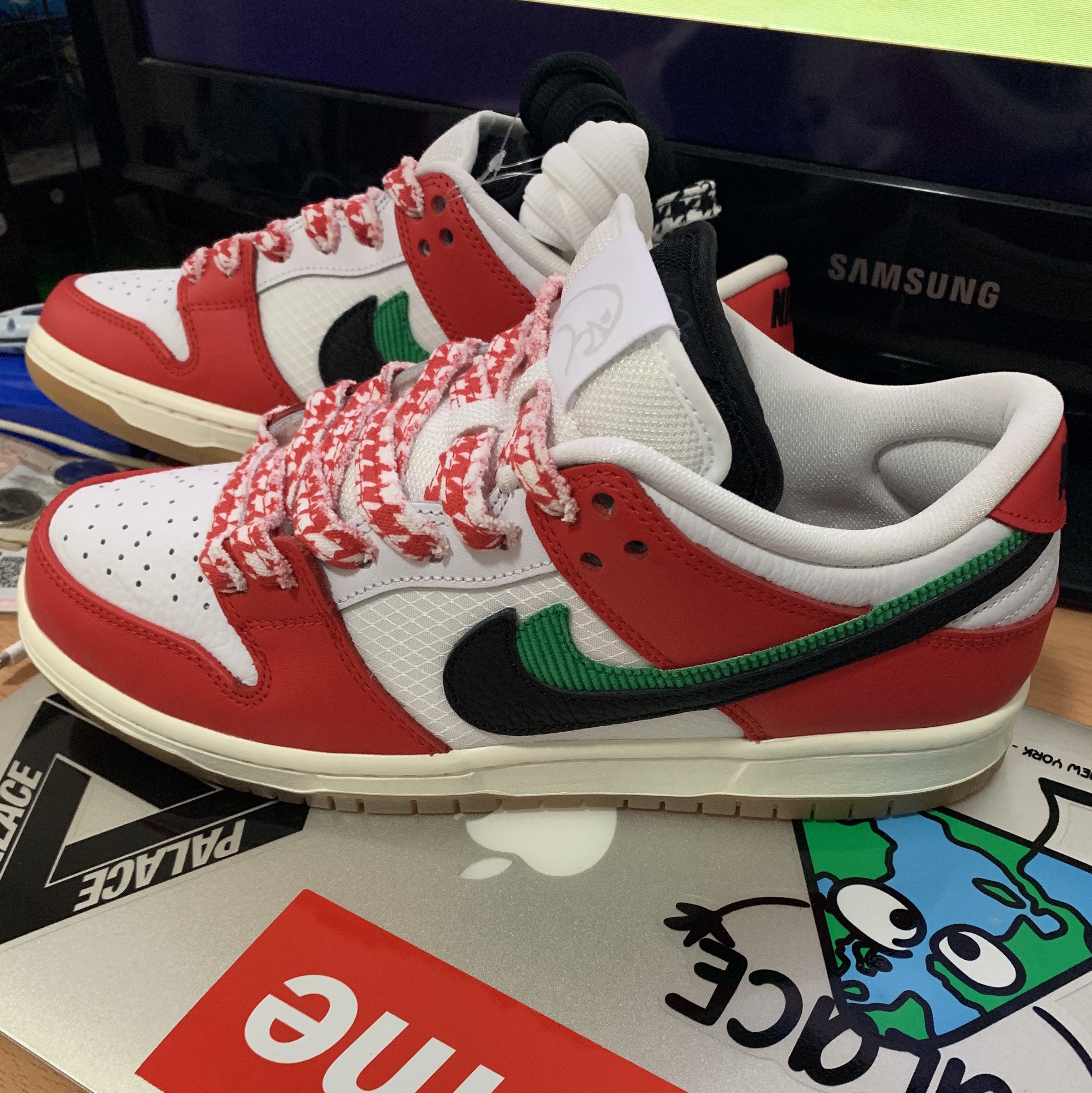 Nike x Frame Skate SB Dunk Low Pro Habibi 착용 스타일 - 3