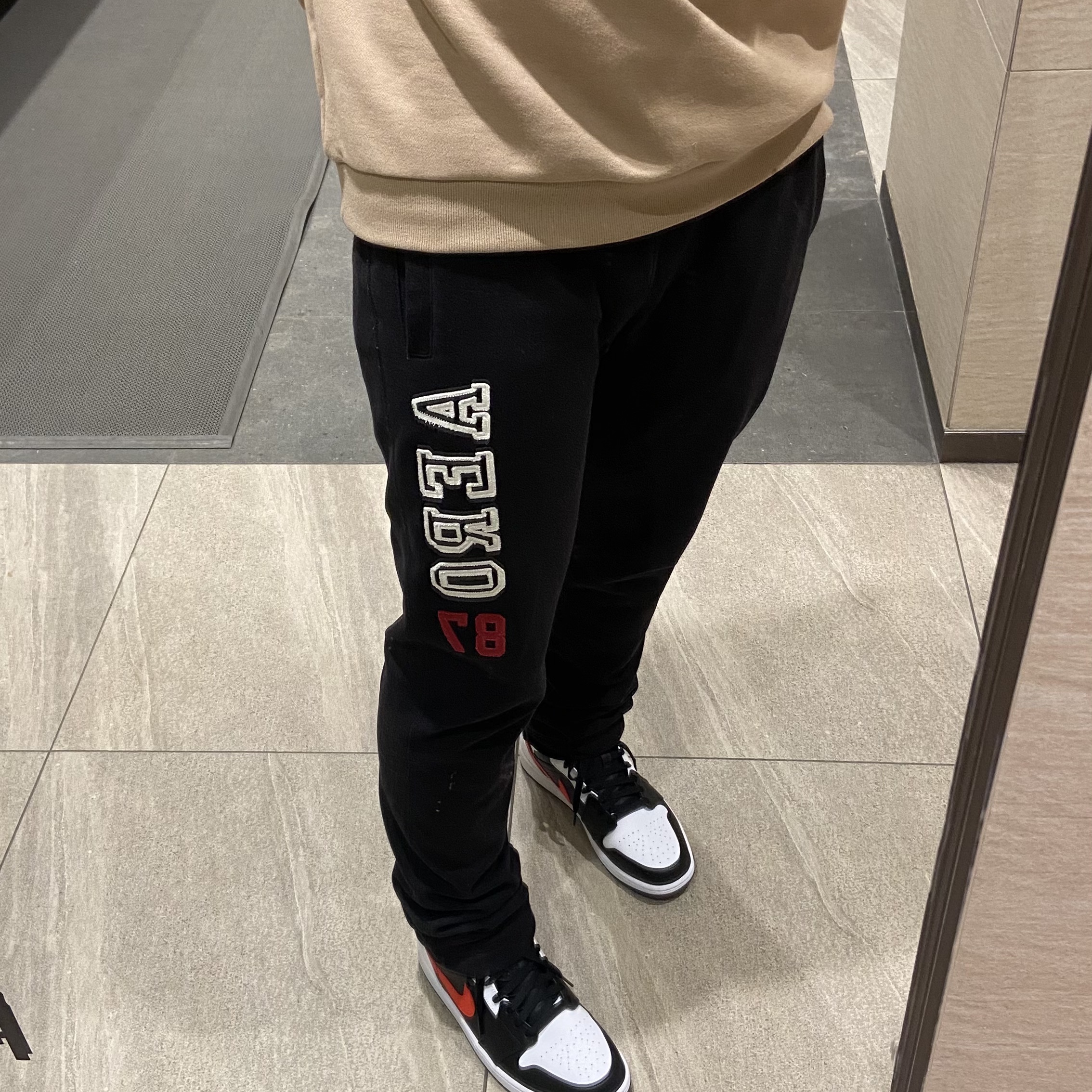 Jordan 1 Mid Black Chile Red 착용 스타일 - 2