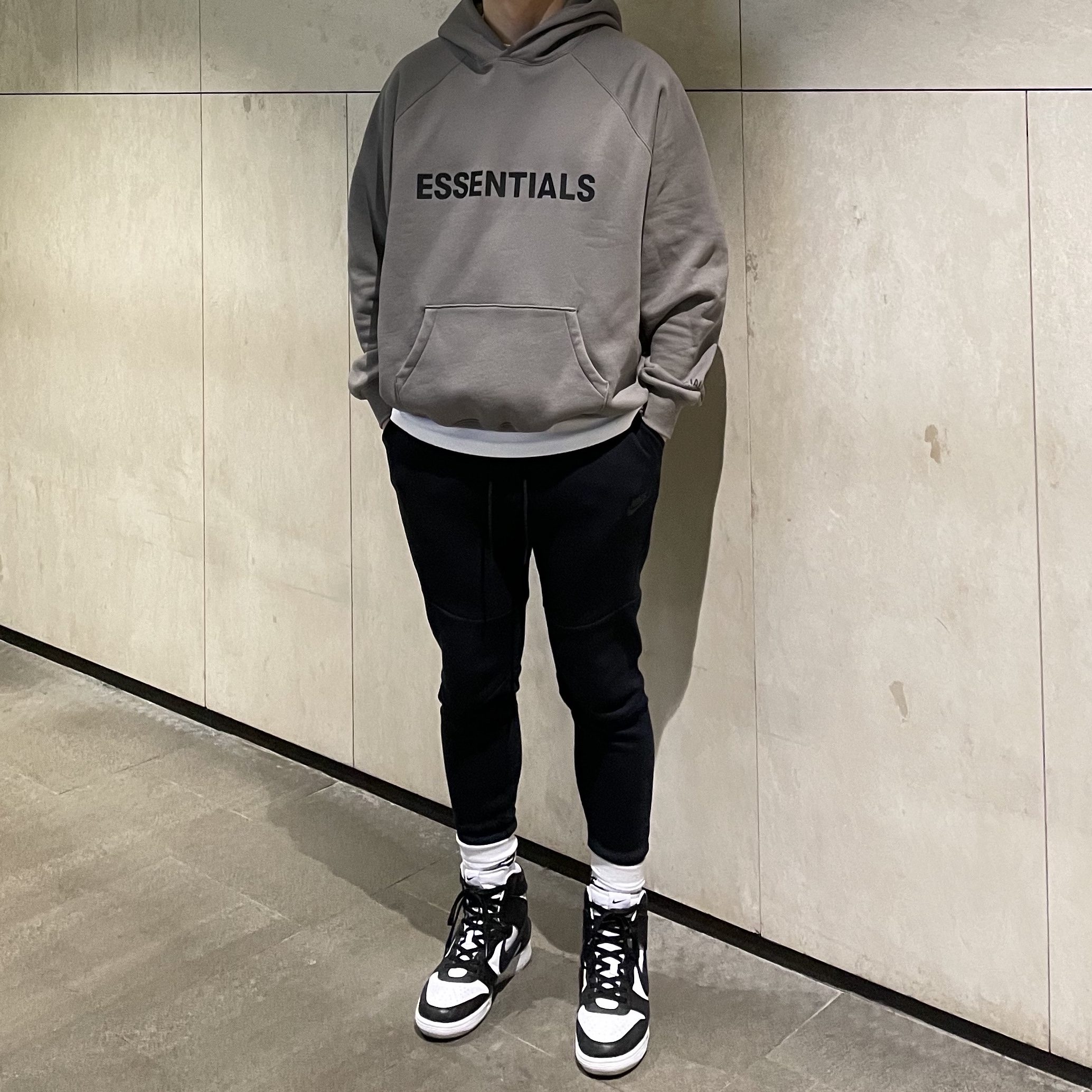 Nike x Ambush Dunk High Black, Essentials 3D Silicon Applique Pullover Hoodie Gray Flannel/Charcoal - 20SS 착용 스타일 - 2