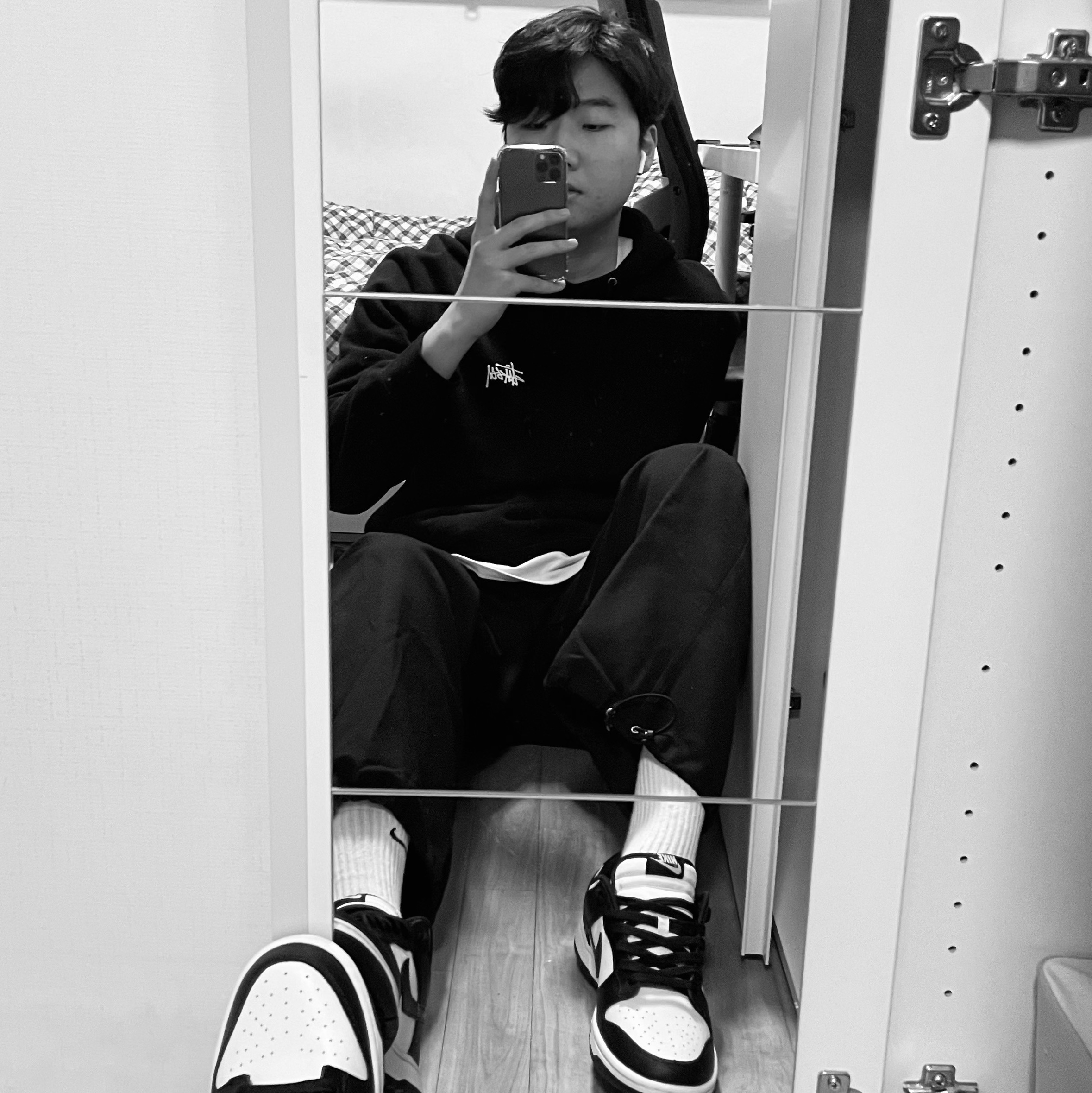 Nike Dunk Low Retro Black 착용 스타일 - 2