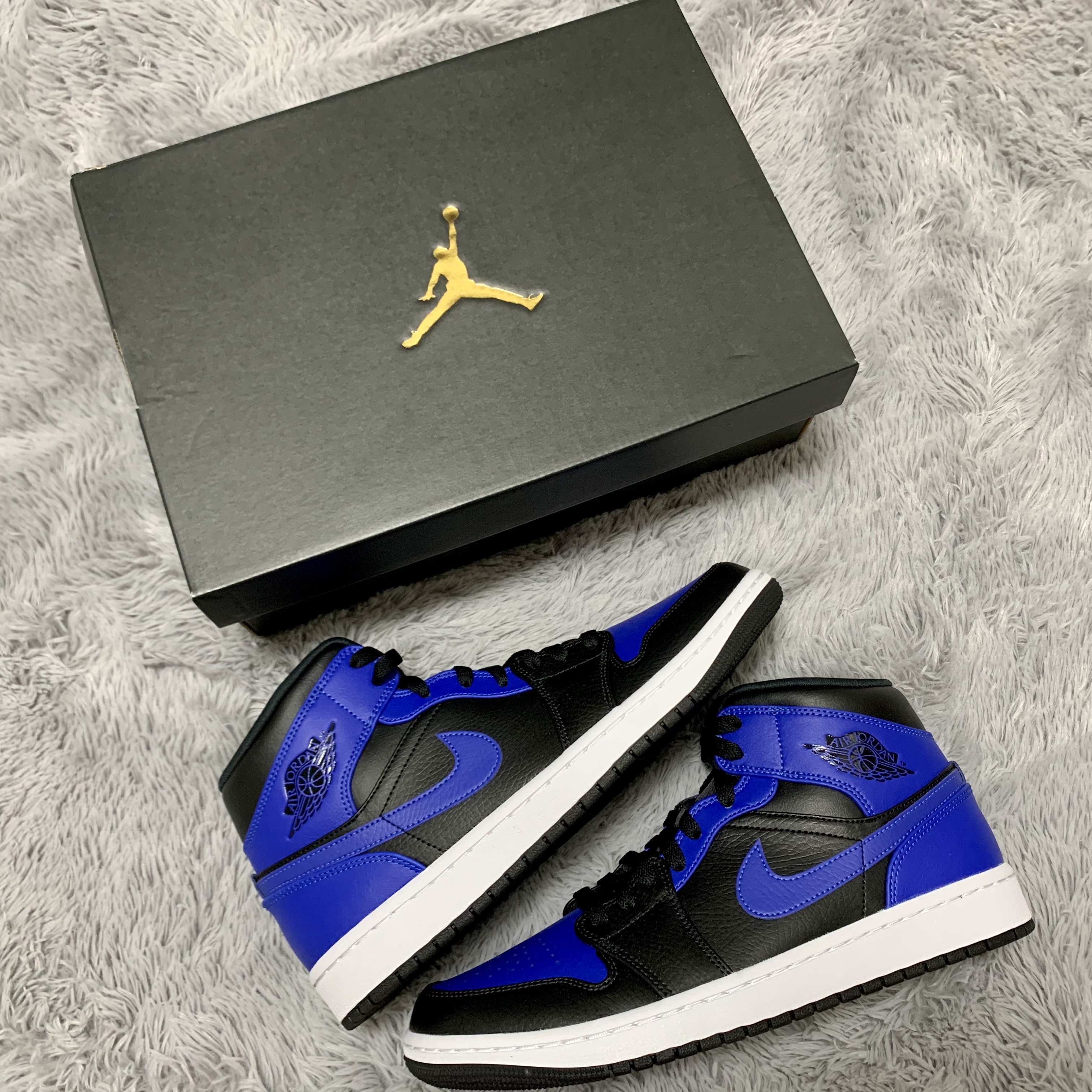 Jordan 1 Mid Black Hyper Royal 착용 스타일