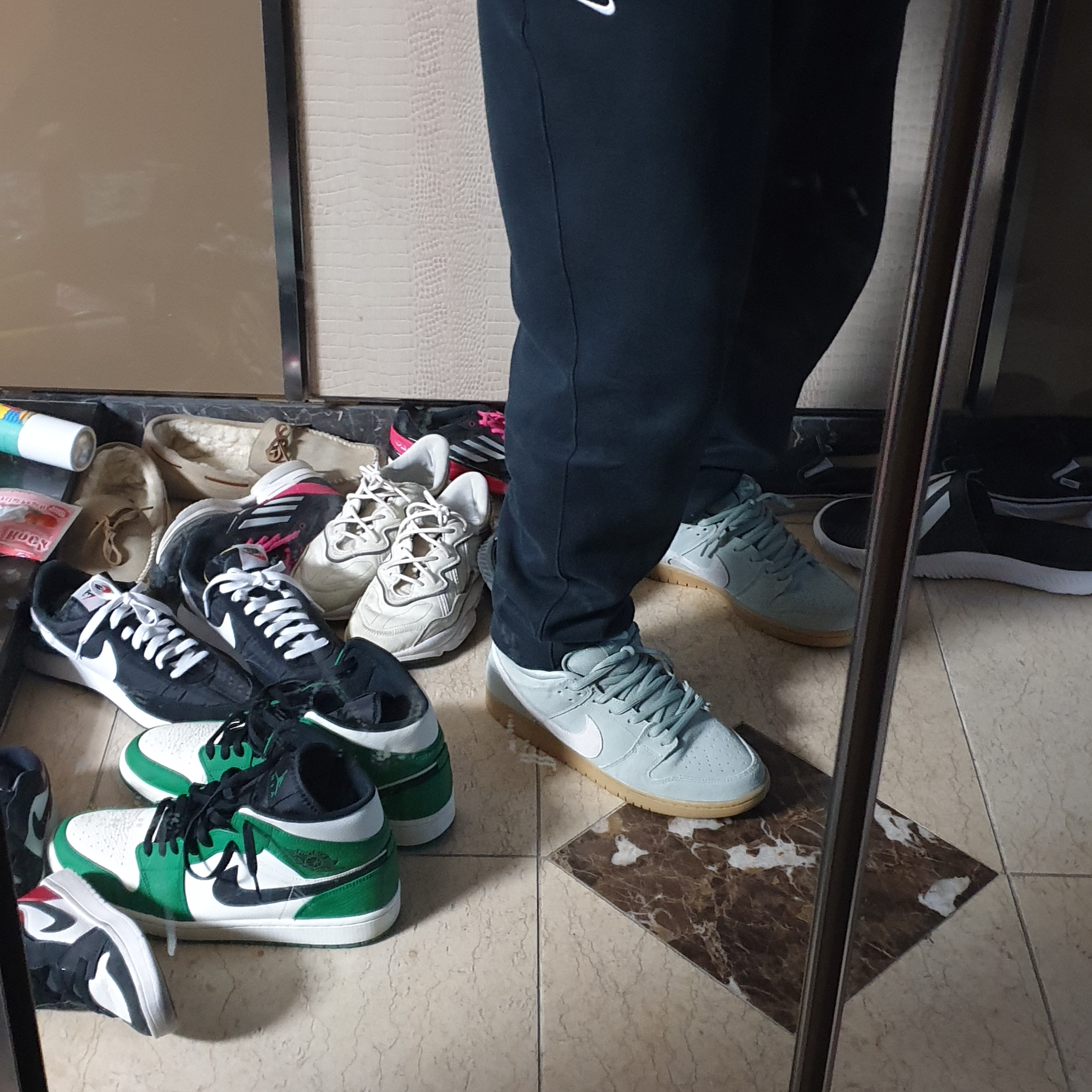 Nike SB Dunk Low Island Green Gum 착용 스타일