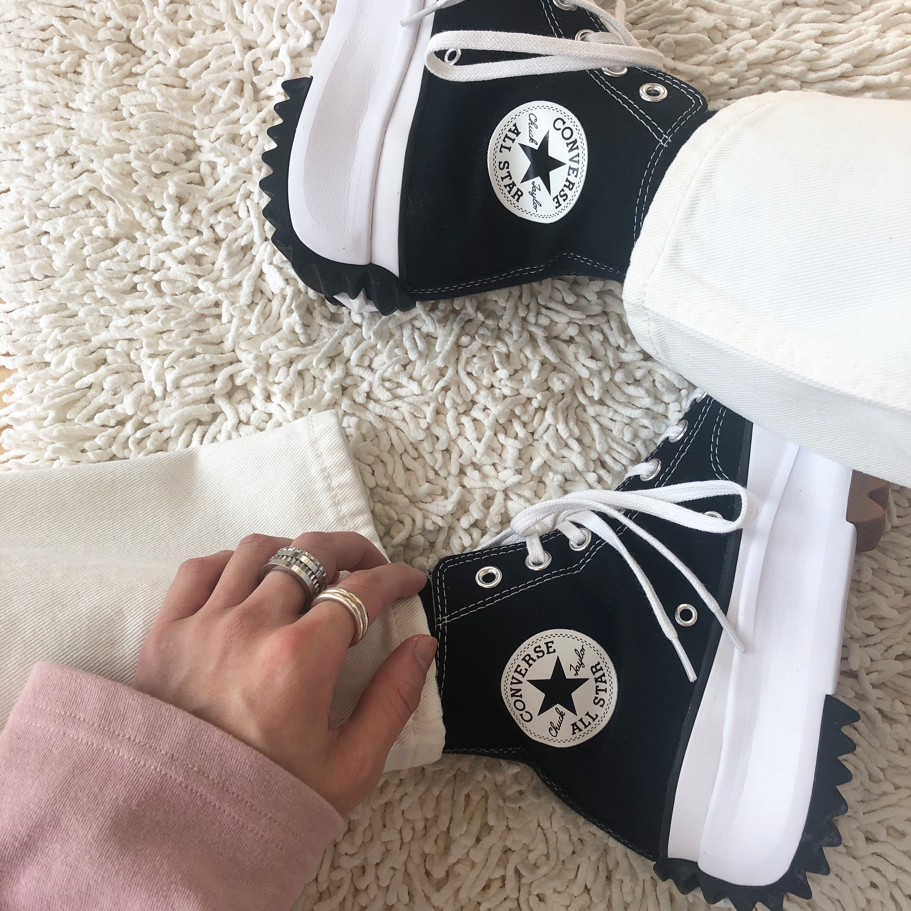 Converse Run Star Hike Hi Black White Gum 착용 스타일