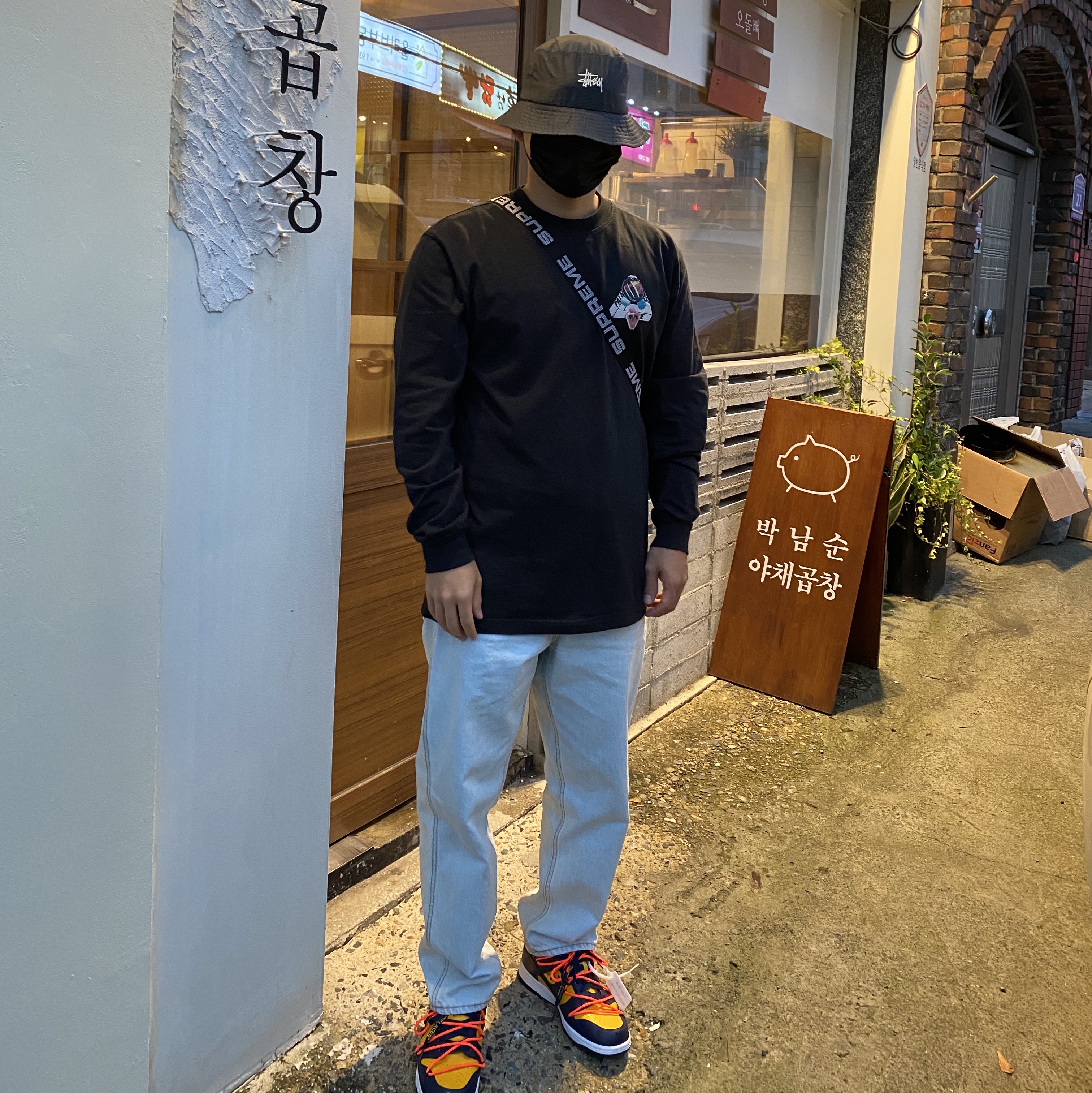 Nike x Off-White Dunk Low University Gold Midnight Navy 착용 스타일