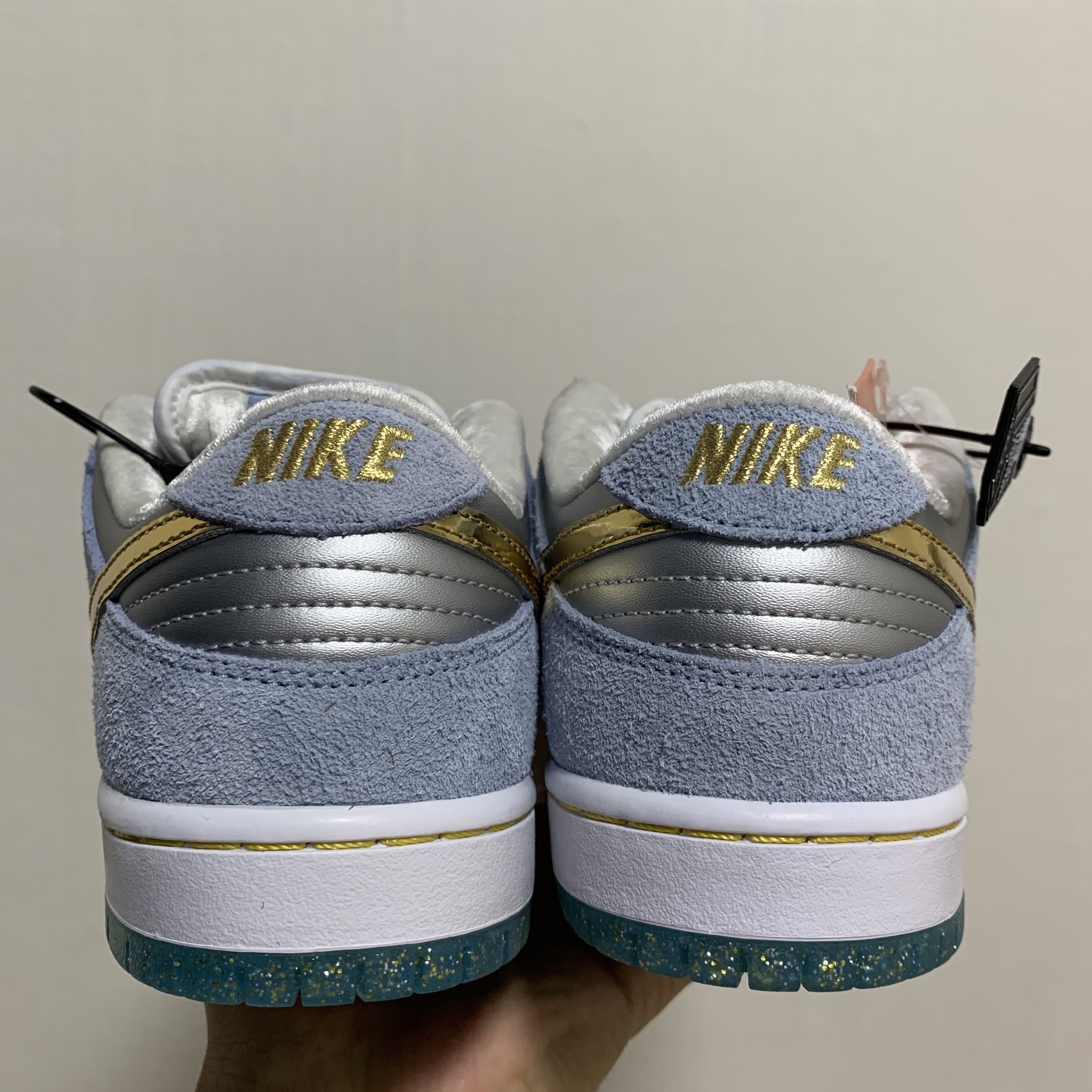 Nike x Sean Cliver SB Dunk Low Holiday Special 착용 스타일 - 4