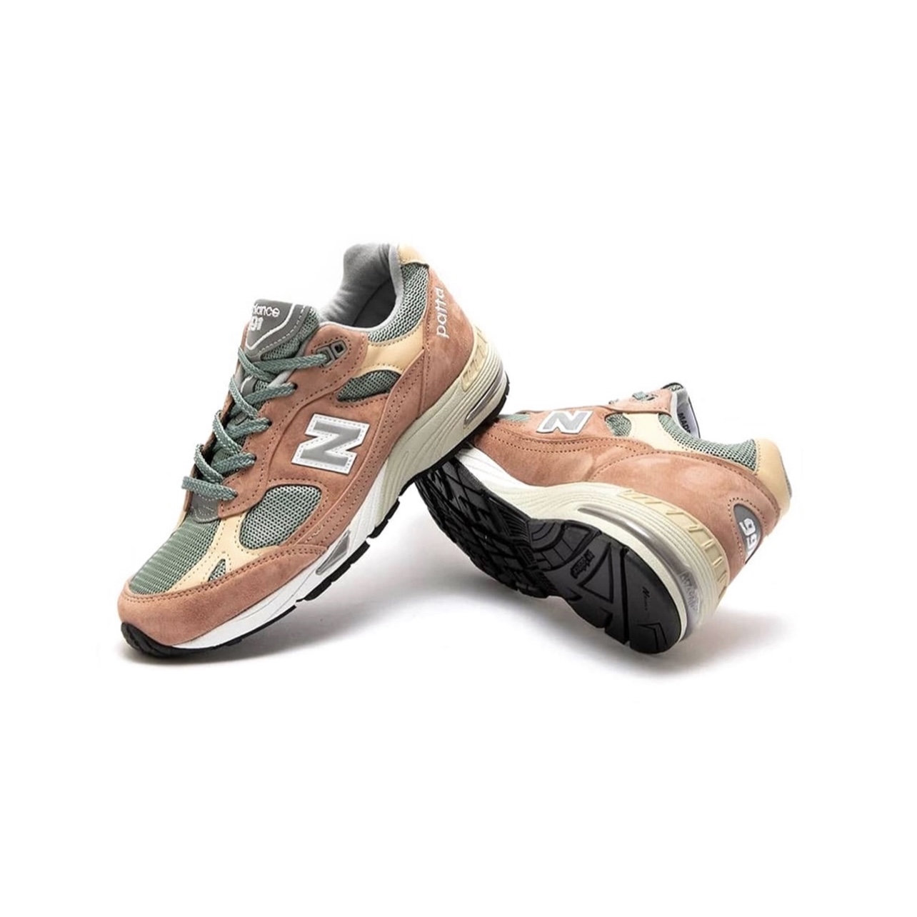 New Balance 991 Made in UK Navy, New Balance 991 Made in UK Grey 착용 스타일 - 1