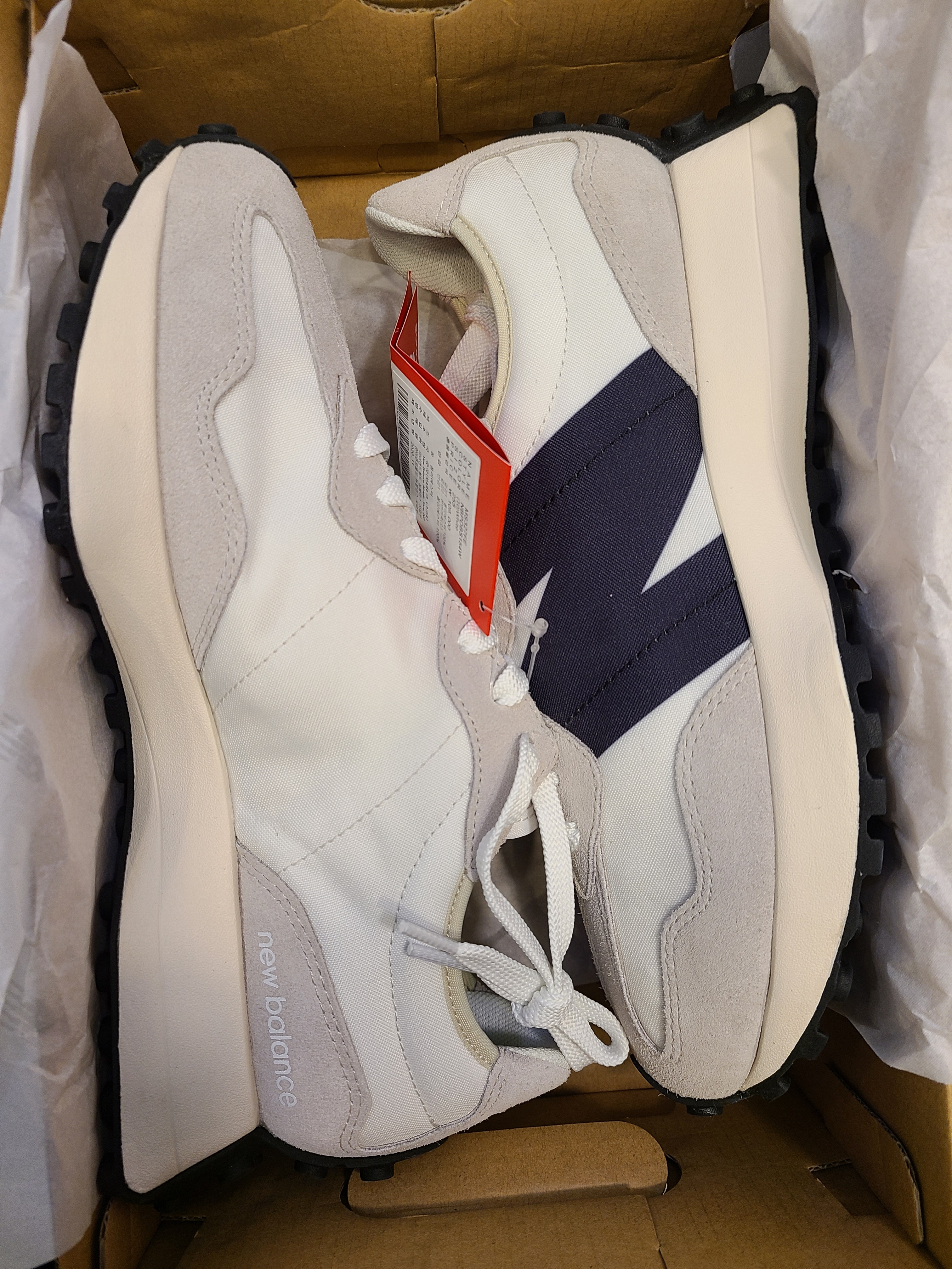 New Balance 327 White Black 착용 스타일
