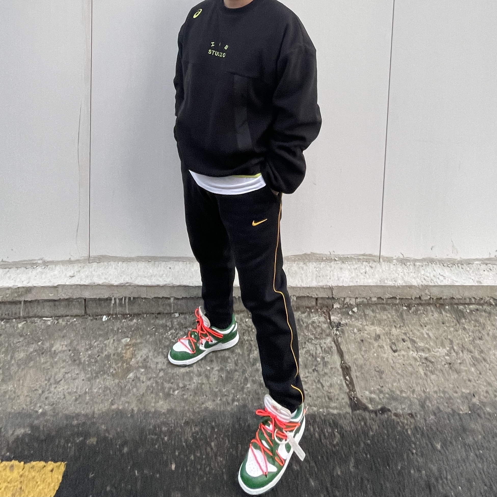 IAB Studio x Asics Fleece Shirt Black, Nike x Off-White Dunk Low Pine Green 착용 스타일 - 2