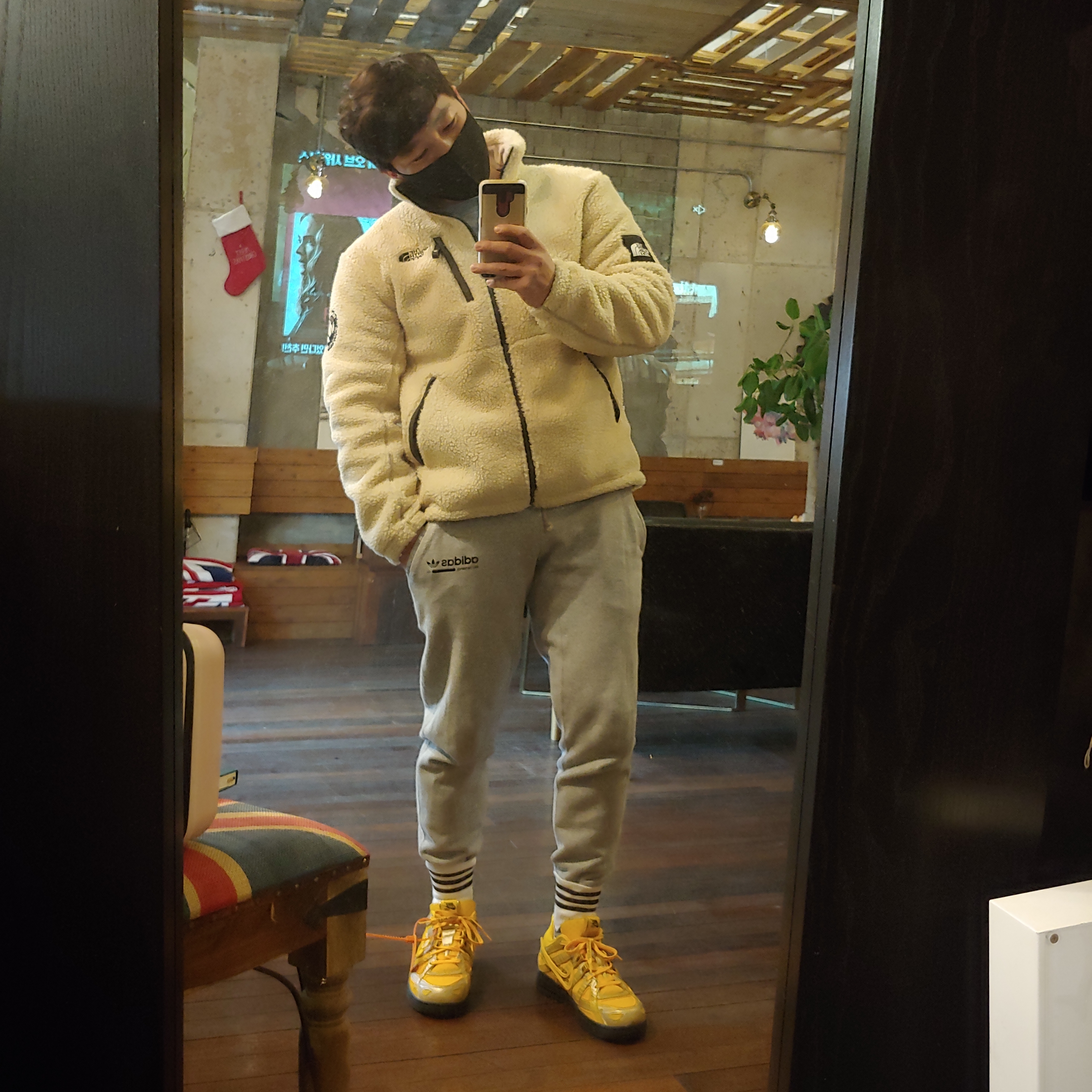 Nike x Off-White Air Rubber Dunk University Gold 착용 스타일