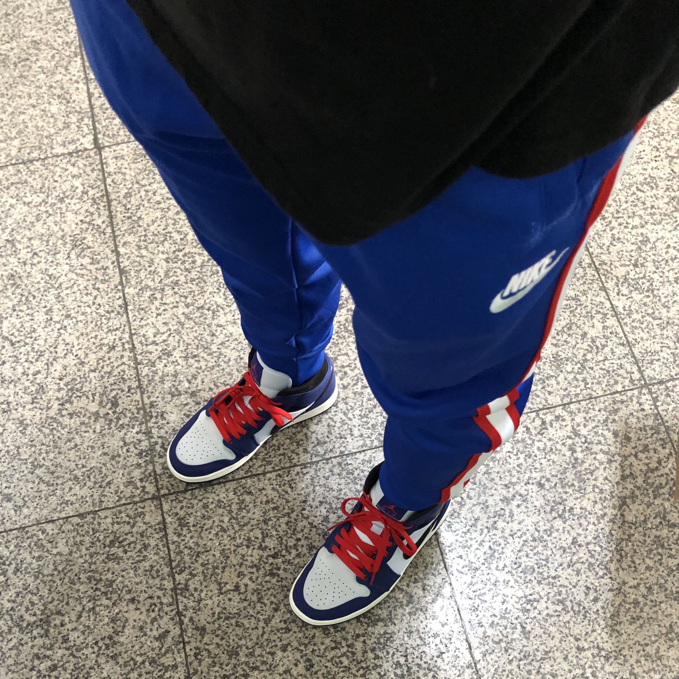 Jordan 1 Mid Deep Royal Blue Black 착용 스타일