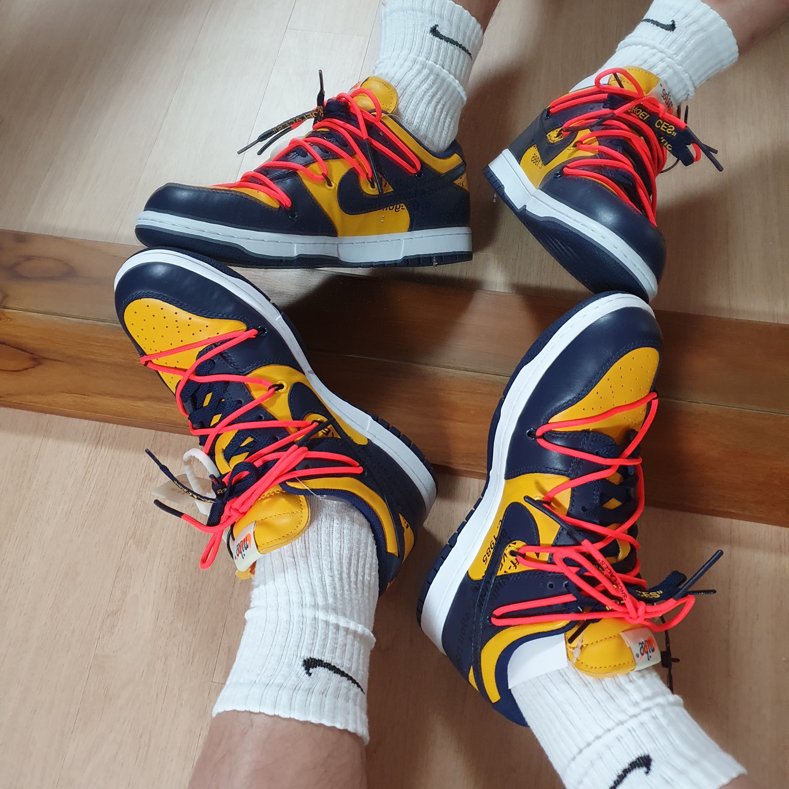 Nike x Off-White Dunk Low University Gold Midnight Navy 착용 스타일