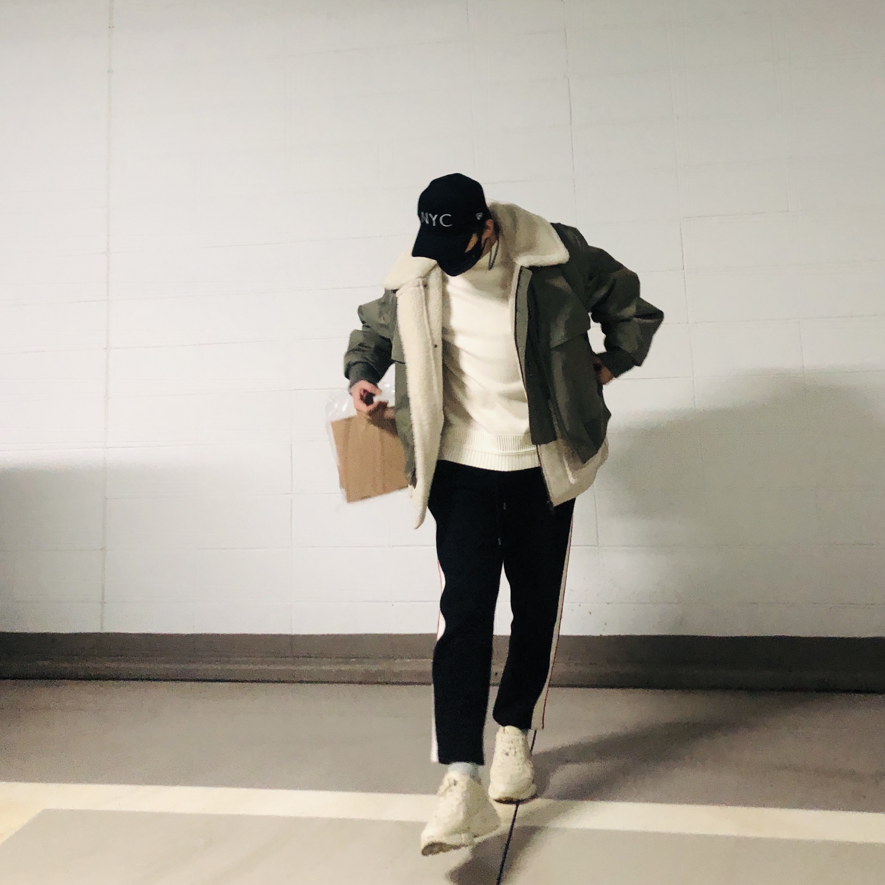 Gucci Rhyton Leather Sneakers Logo 착용 스타일 - 1