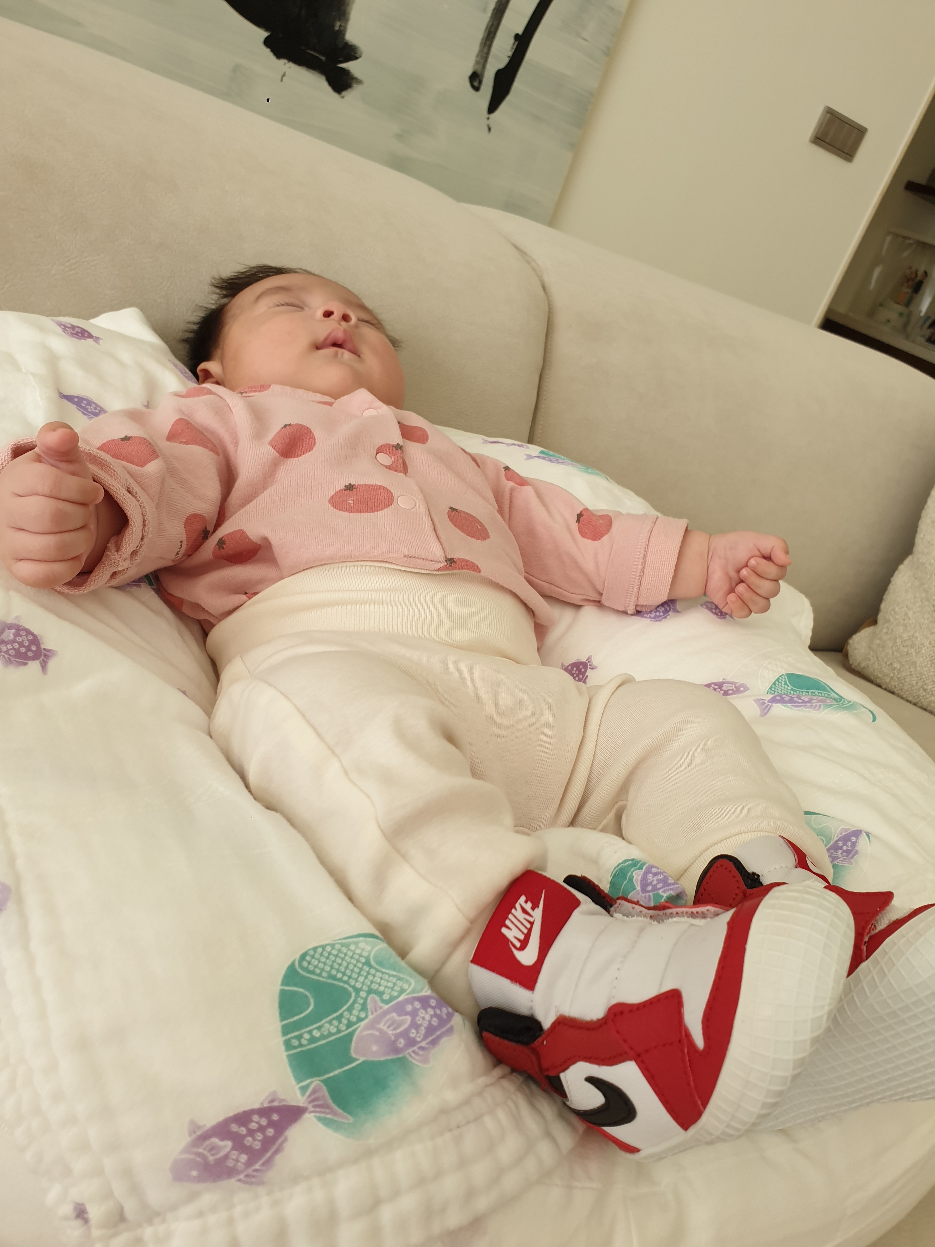 (CB) Jordan 1 Crib Bootie White Varsity Red 착용 스타일