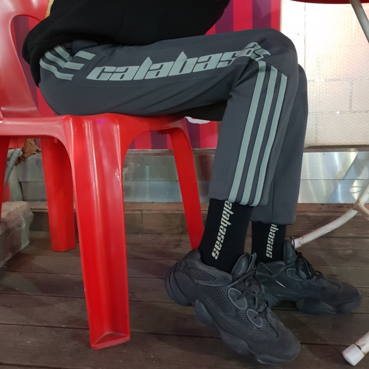 Adidas Yeezy 500 Blush 2018, Adidas Yeezy 500 Utility Black 2018/2020 착용 스타일 - 5