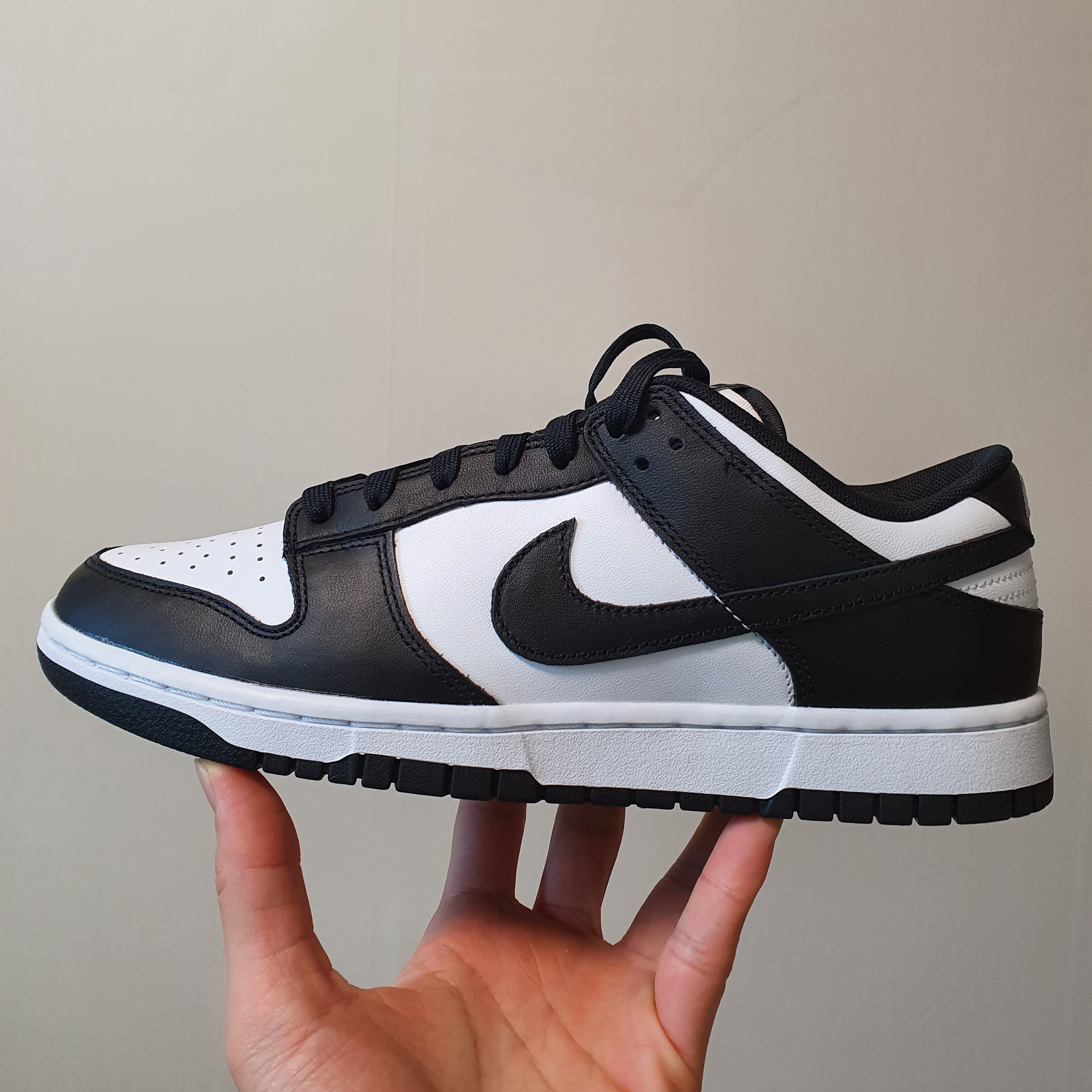 Nike Dunk Low Retro Black 착용 스타일 - 2