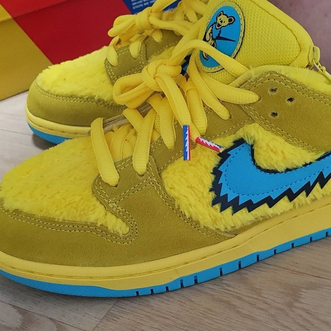 Nike x Grateful Dead SB Dunk Low Yellow Bear 착용 스타일 - 2