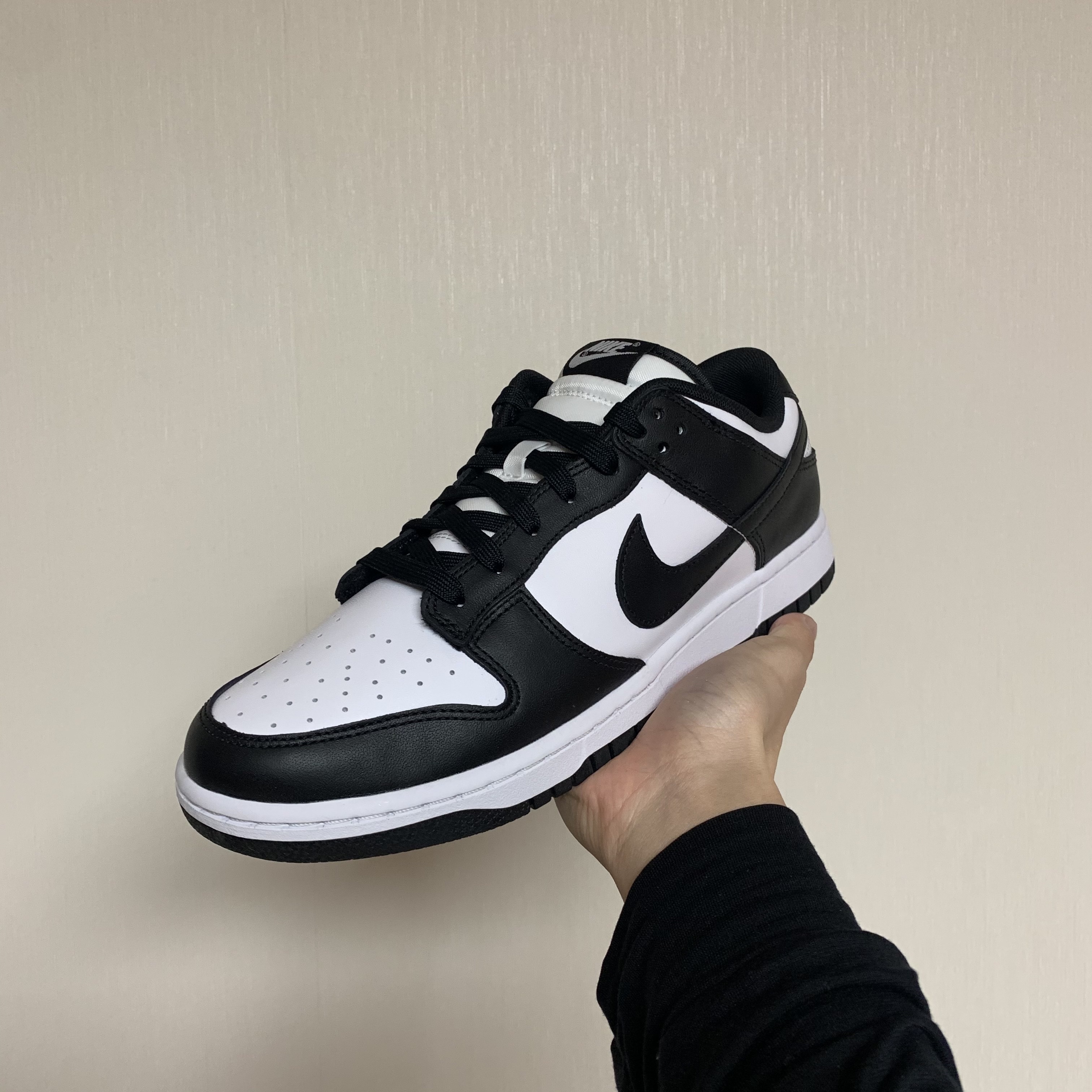 Nike Dunk Low Retro Black 착용 스타일 - 1