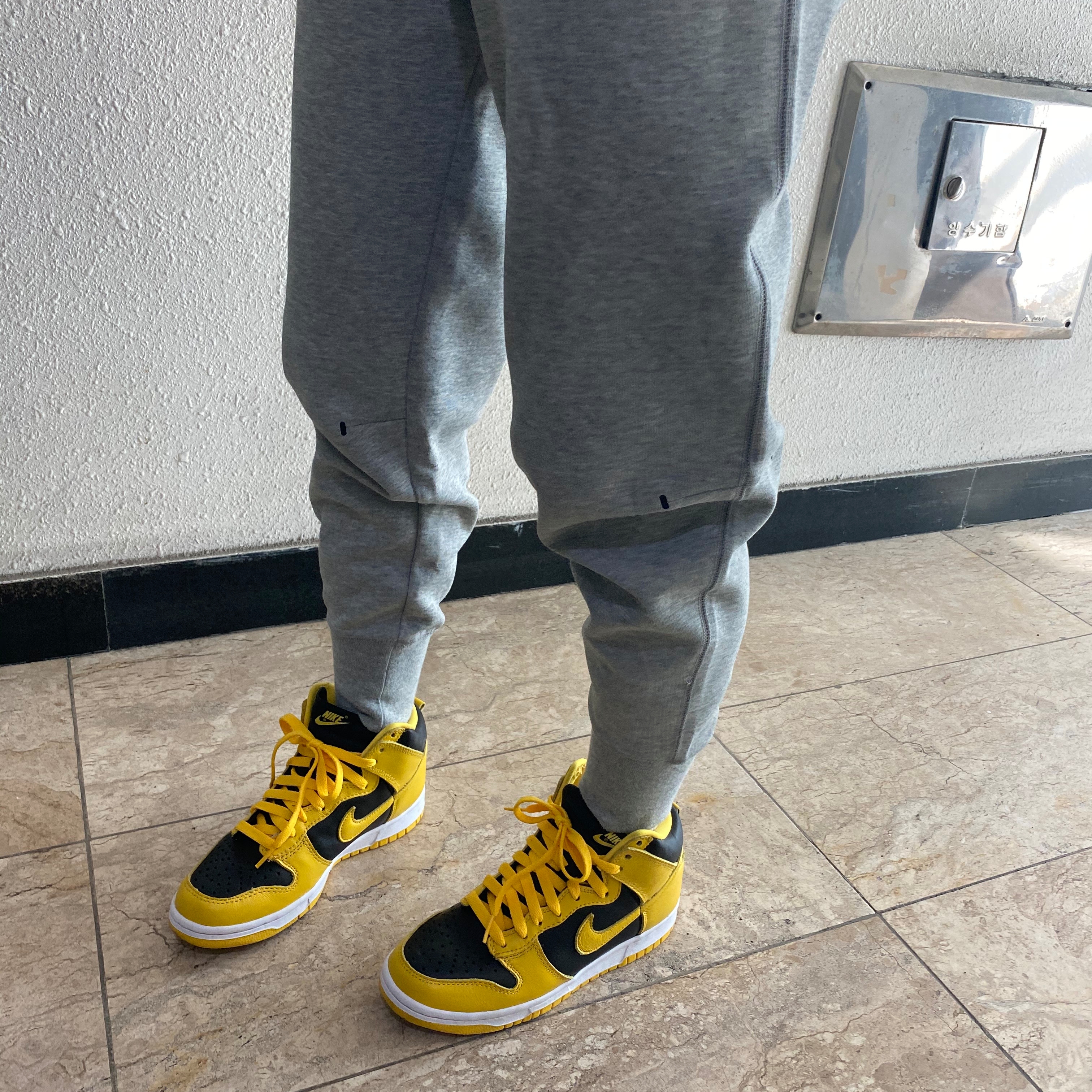 Nike Dunk High SP Varsity Maize 착용 스타일