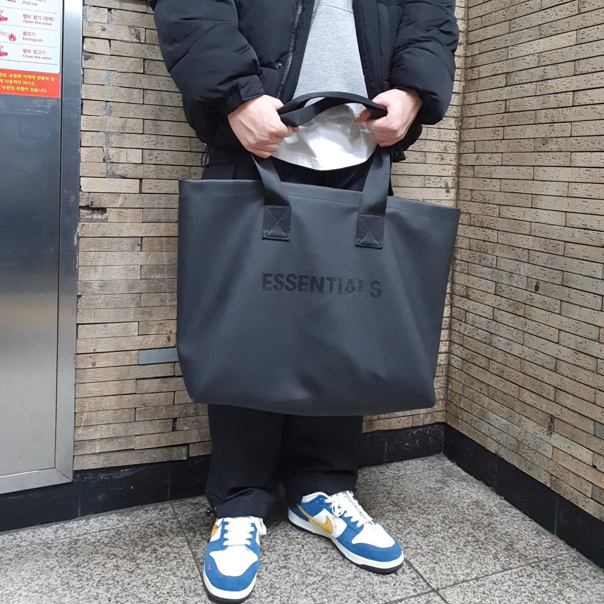 Nike x Kasina Dunk Low 80's Bus, Essentials Tote Bag Dark Slate/Stretch Limo/Black - 20FW 착용 스타일