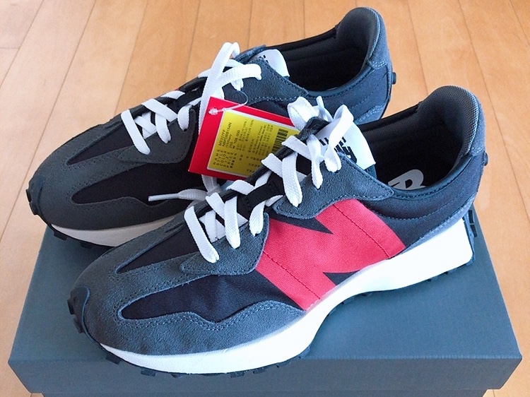 New Balance 327 Magnet Team Red 착용 스타일