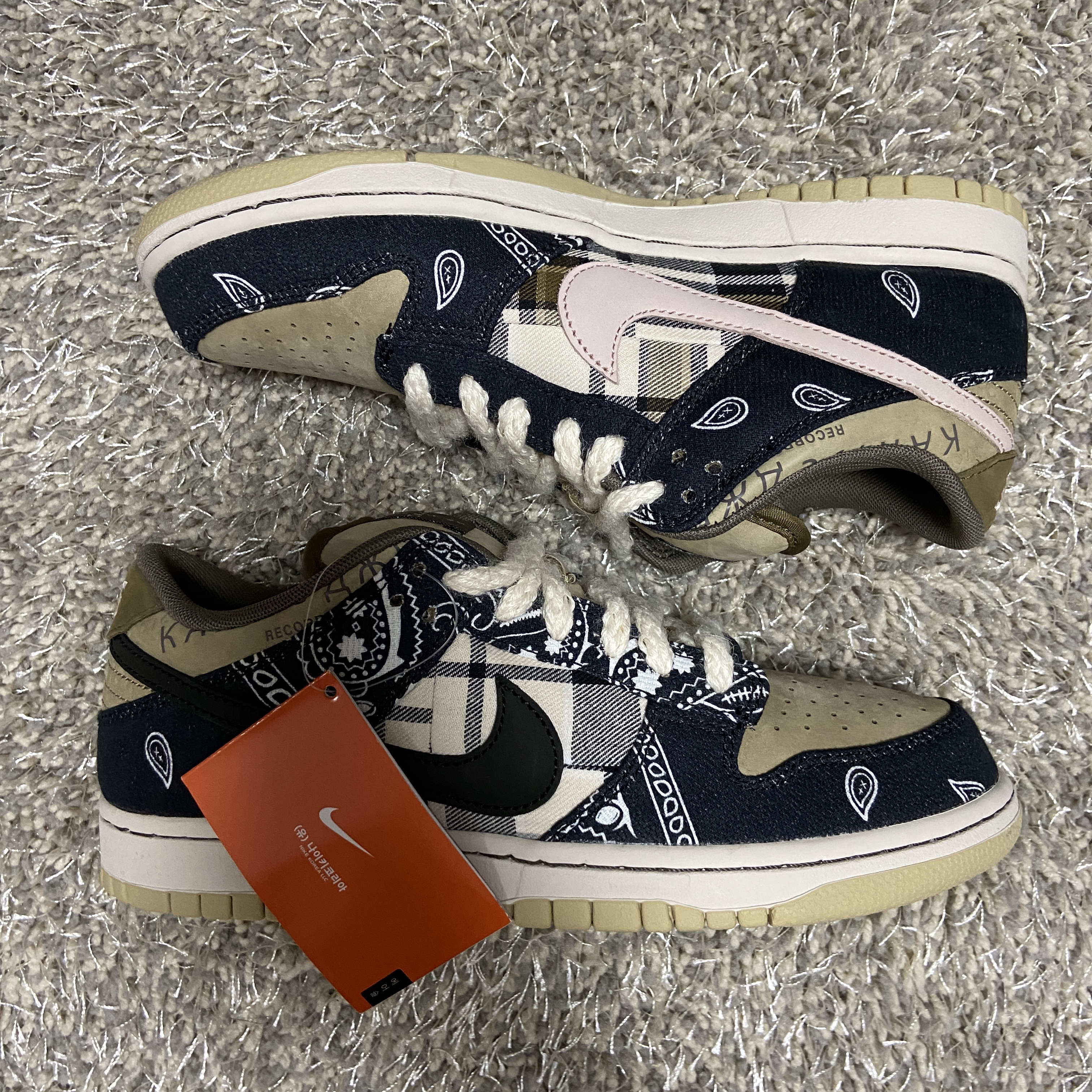 Nike x Travis Scott SB Dunk Low, Nike Dunk Low Retro Black 착용 스타일 - 1