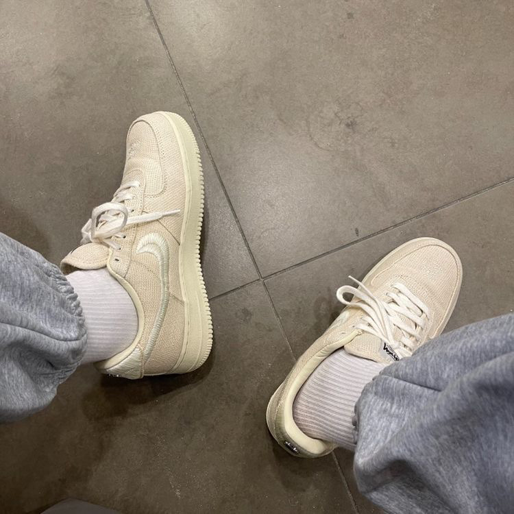 Nike x Stussy Air Force 1 Low Fossil 착용 스타일