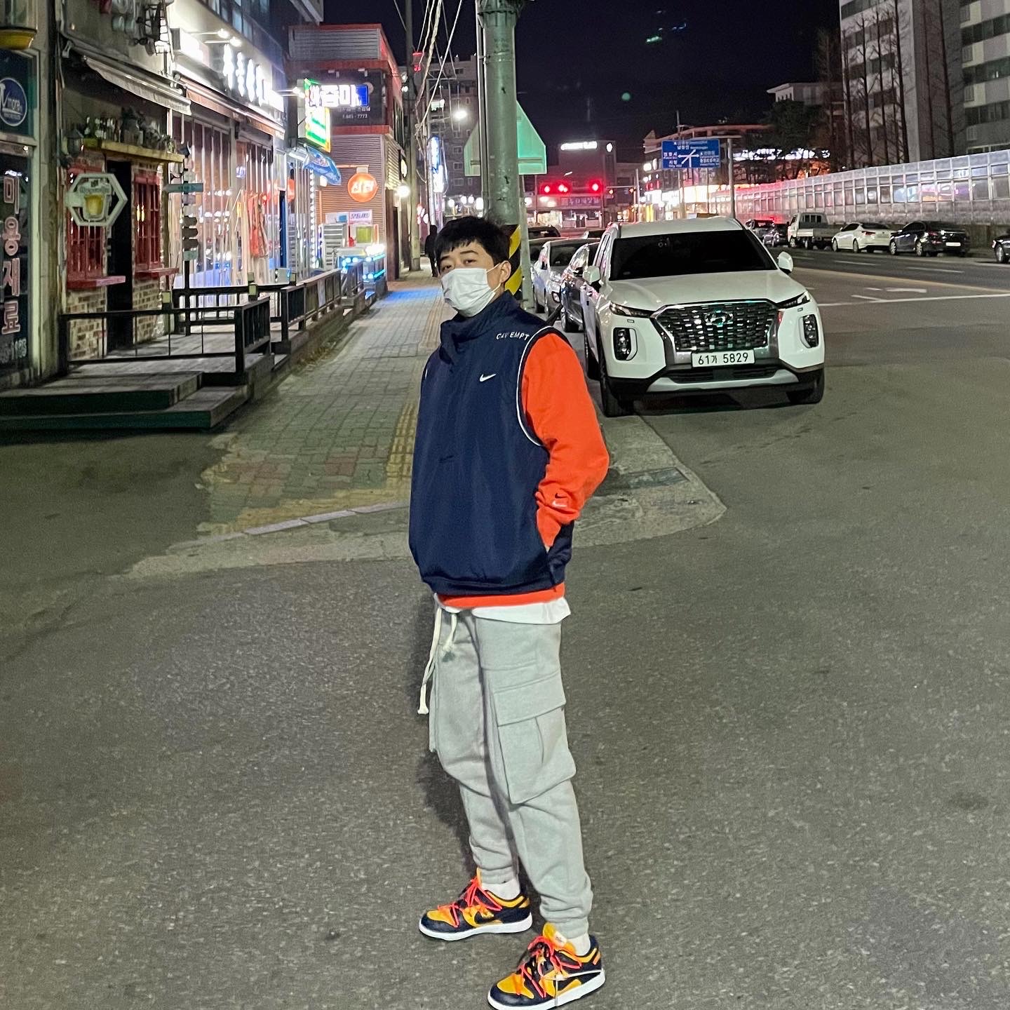 Nike x Off-White Dunk Low University Gold Midnight Navy 착용 스타일