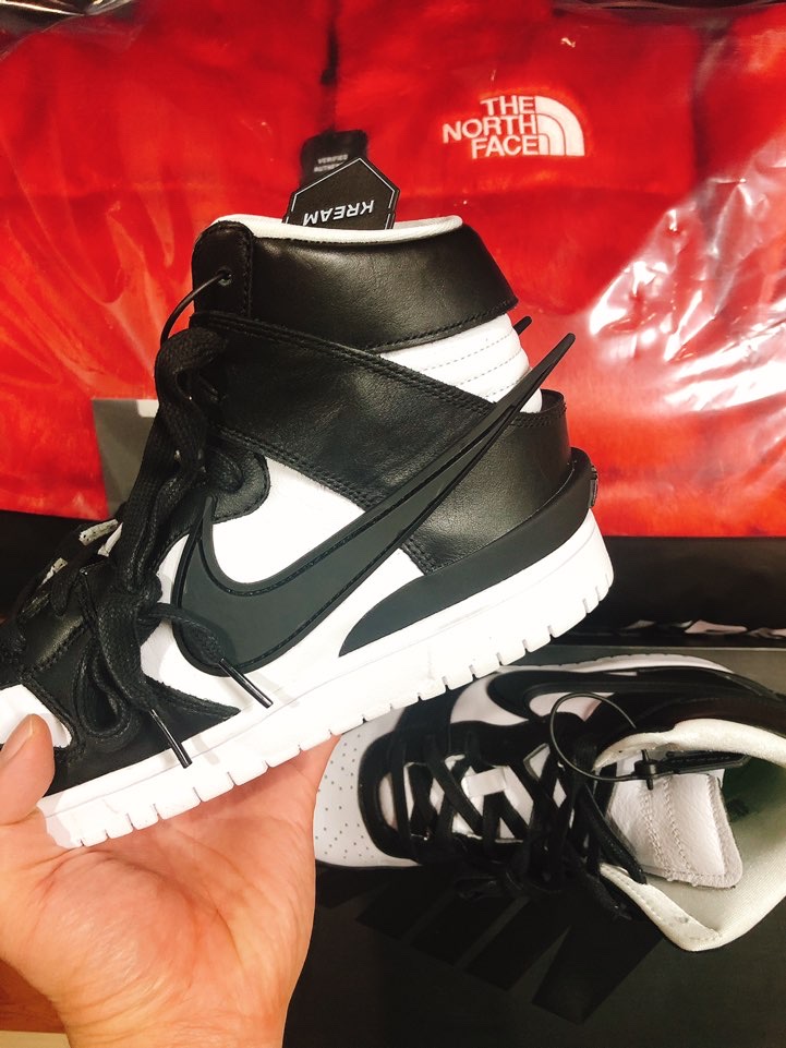 Nike x Ambush Dunk High Black, Supreme x The North Face Faux Fur Nuptse Jacket Red - 20FW 착용 스타일